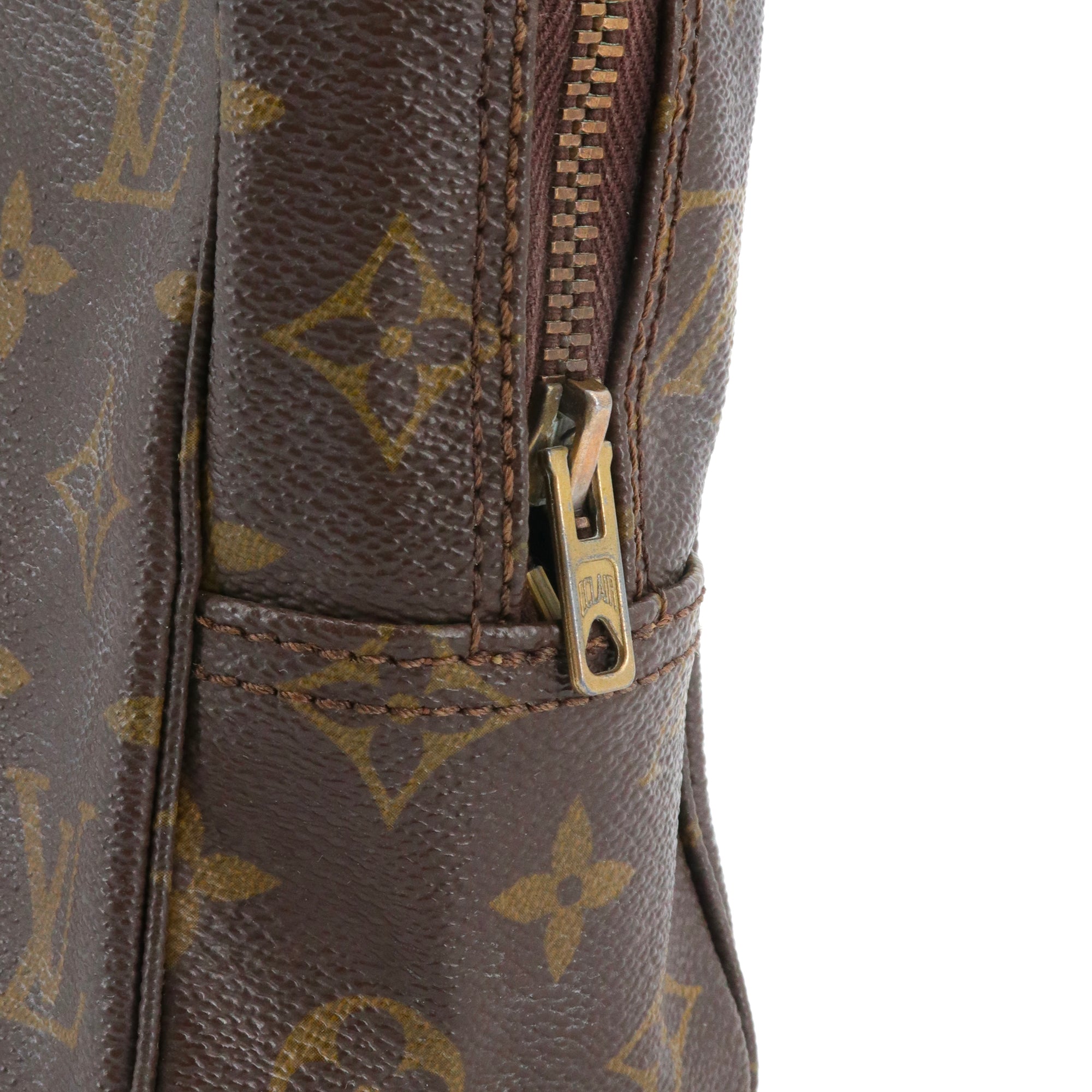 LOUIS VUITTON - Trousse de toilette Louis Vuitton en toile enduite vintage