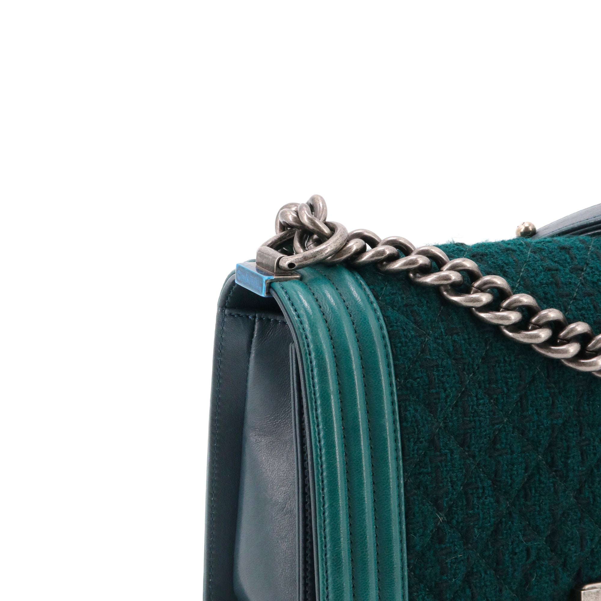 CHANEL - Sac à bandoulière Boy Chanel en tweed et cuir bleu canard