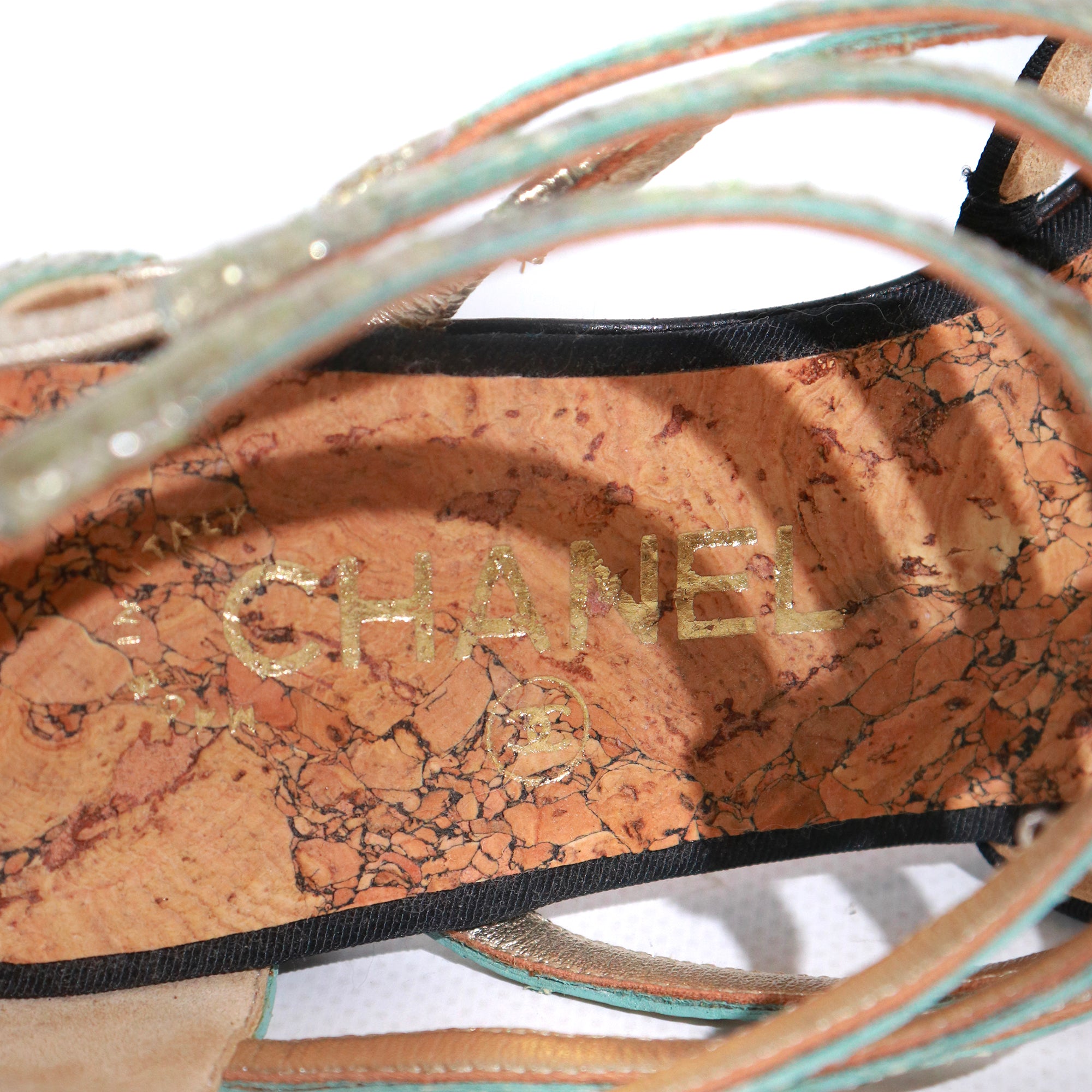 CHANEL - Sandales plates à brides en cuir (T39)