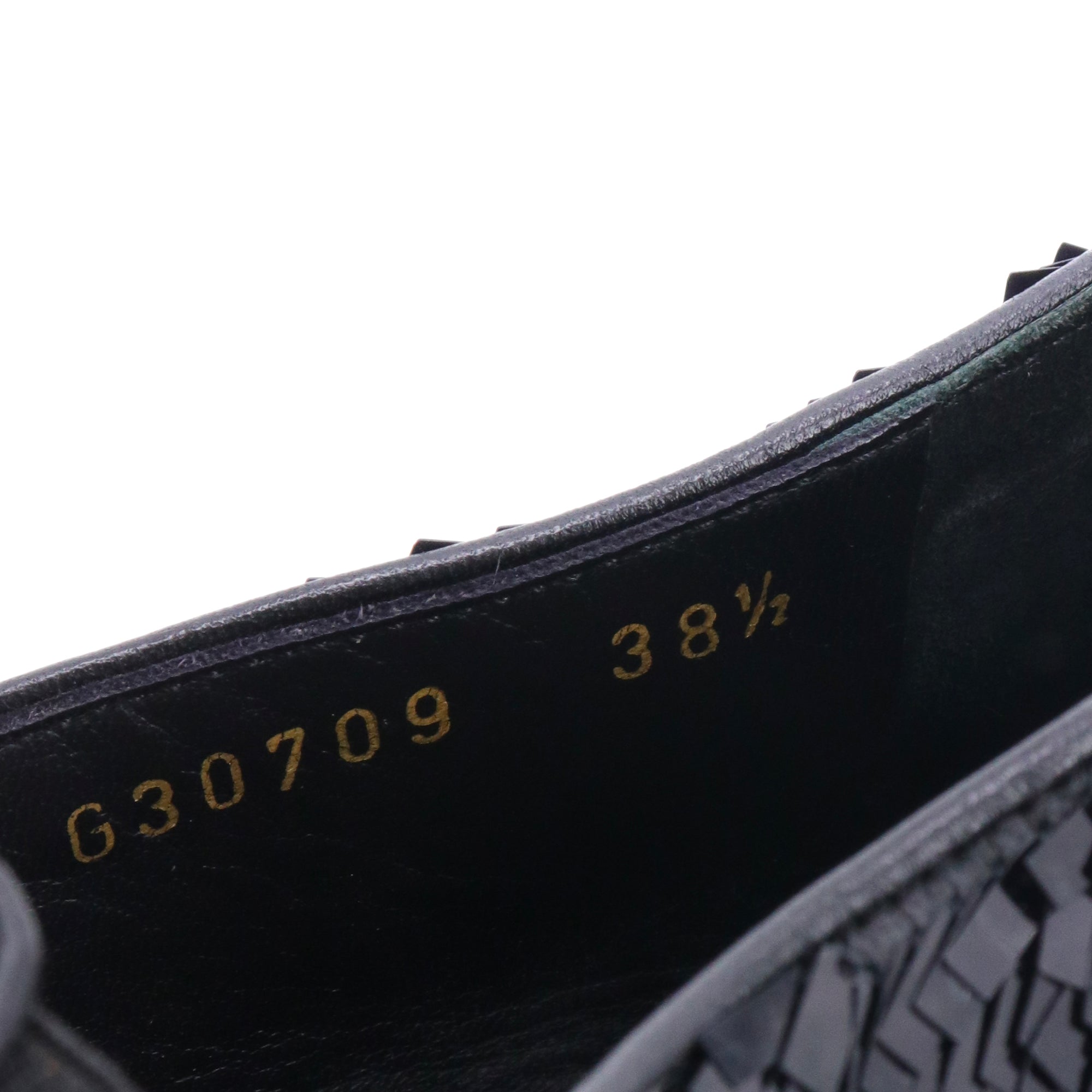 CHANEL - Mocassins Chanel ornées de sequins noirs (T38.5)