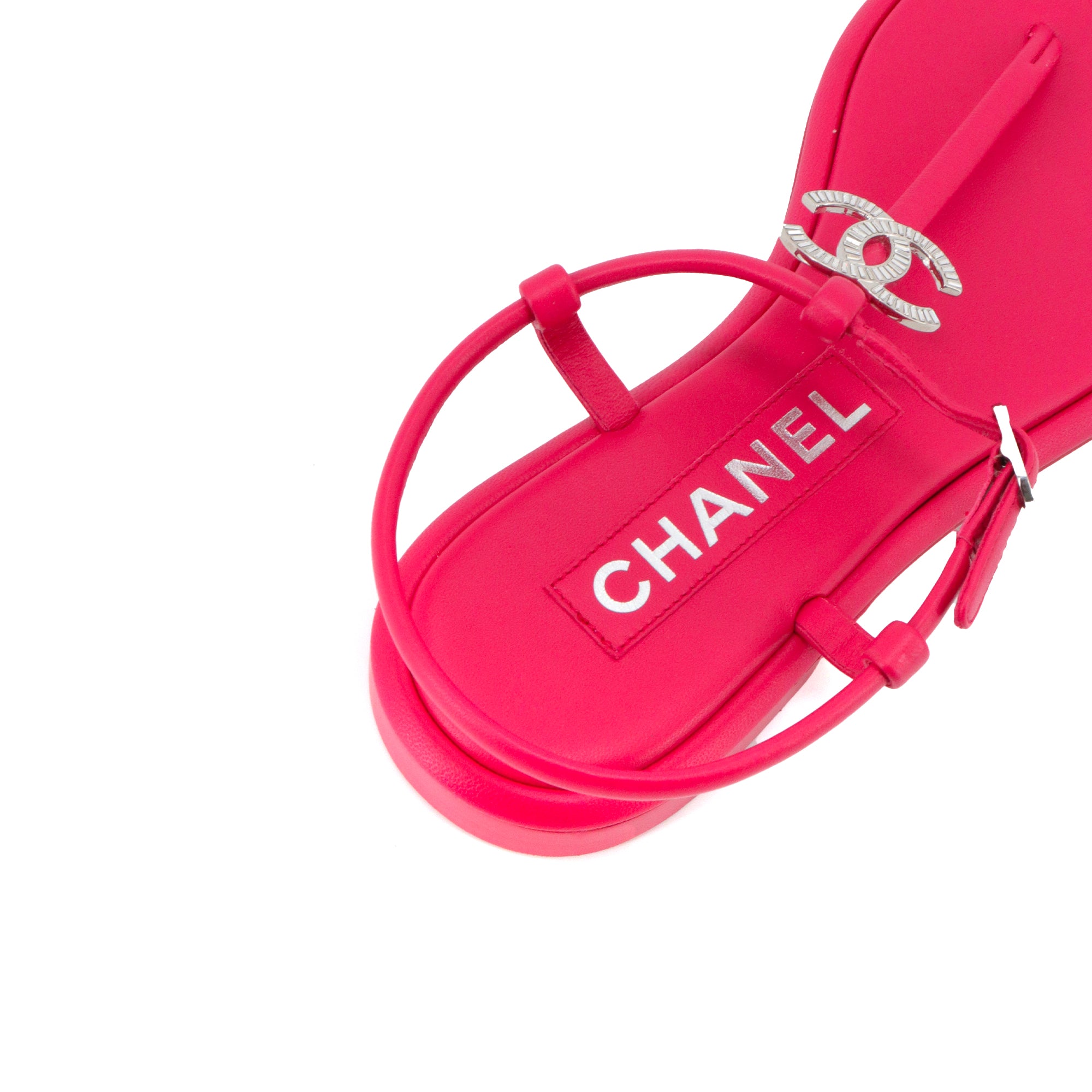 CHANEL - Sandales CC Chanel en cuir rose (T37.5)