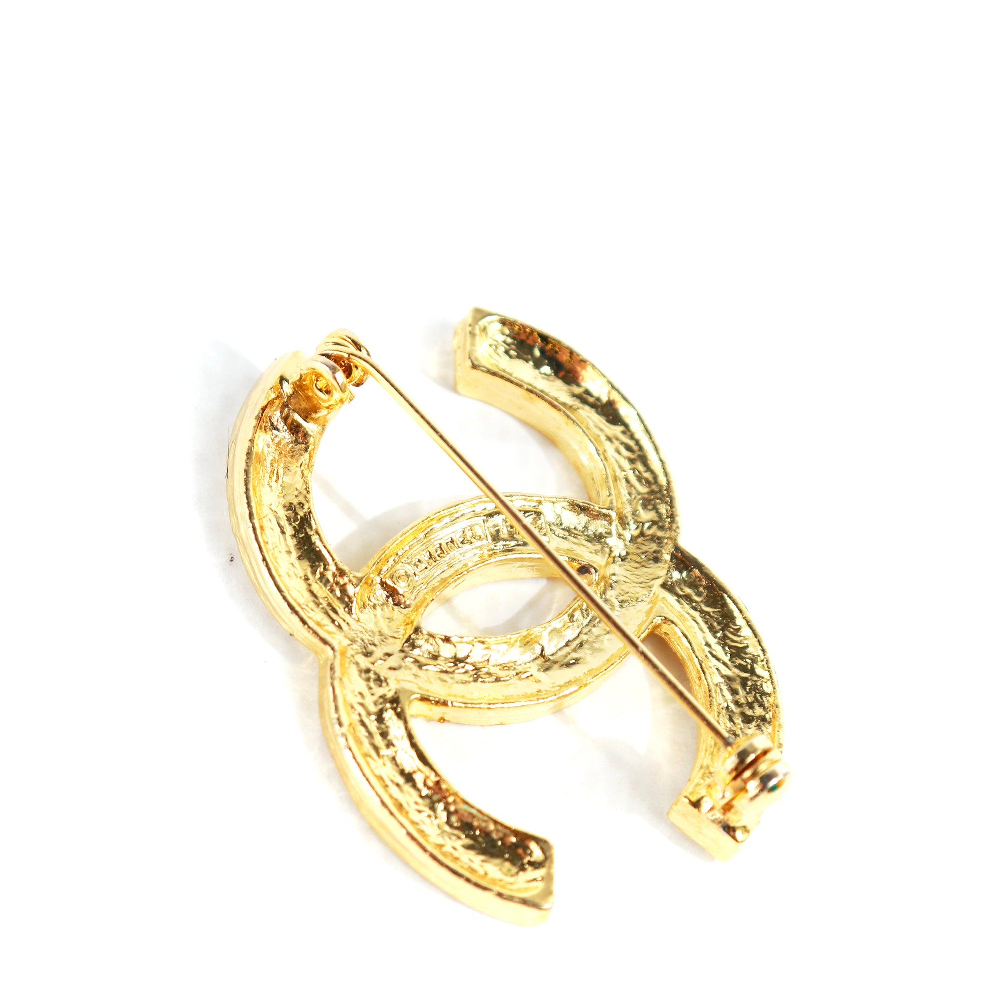 CHANEL - CC brooch in gold metal and vintage rhinestones