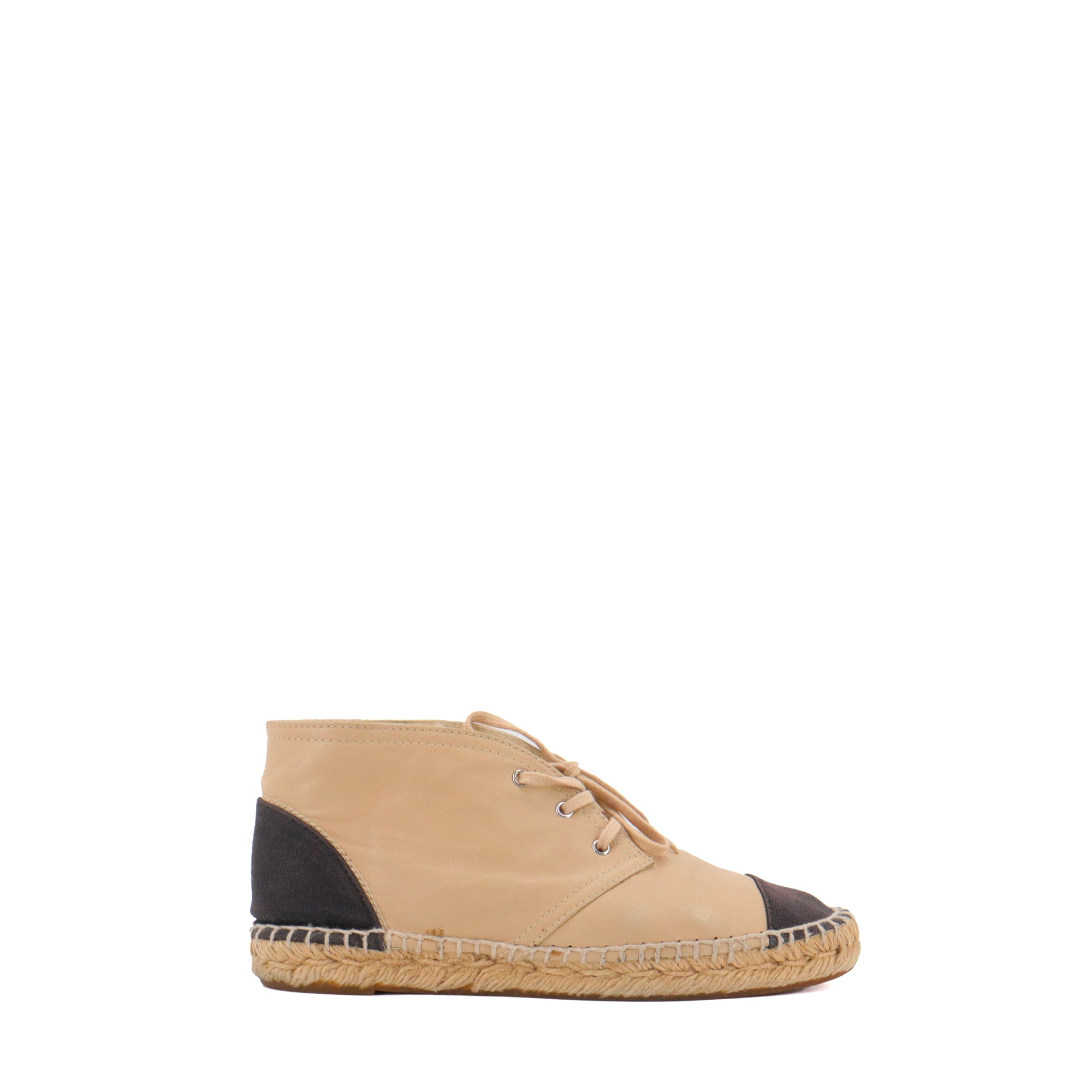 CHANEL - Chanel lace-up espadrilles in beige leather and black canvas (T37)