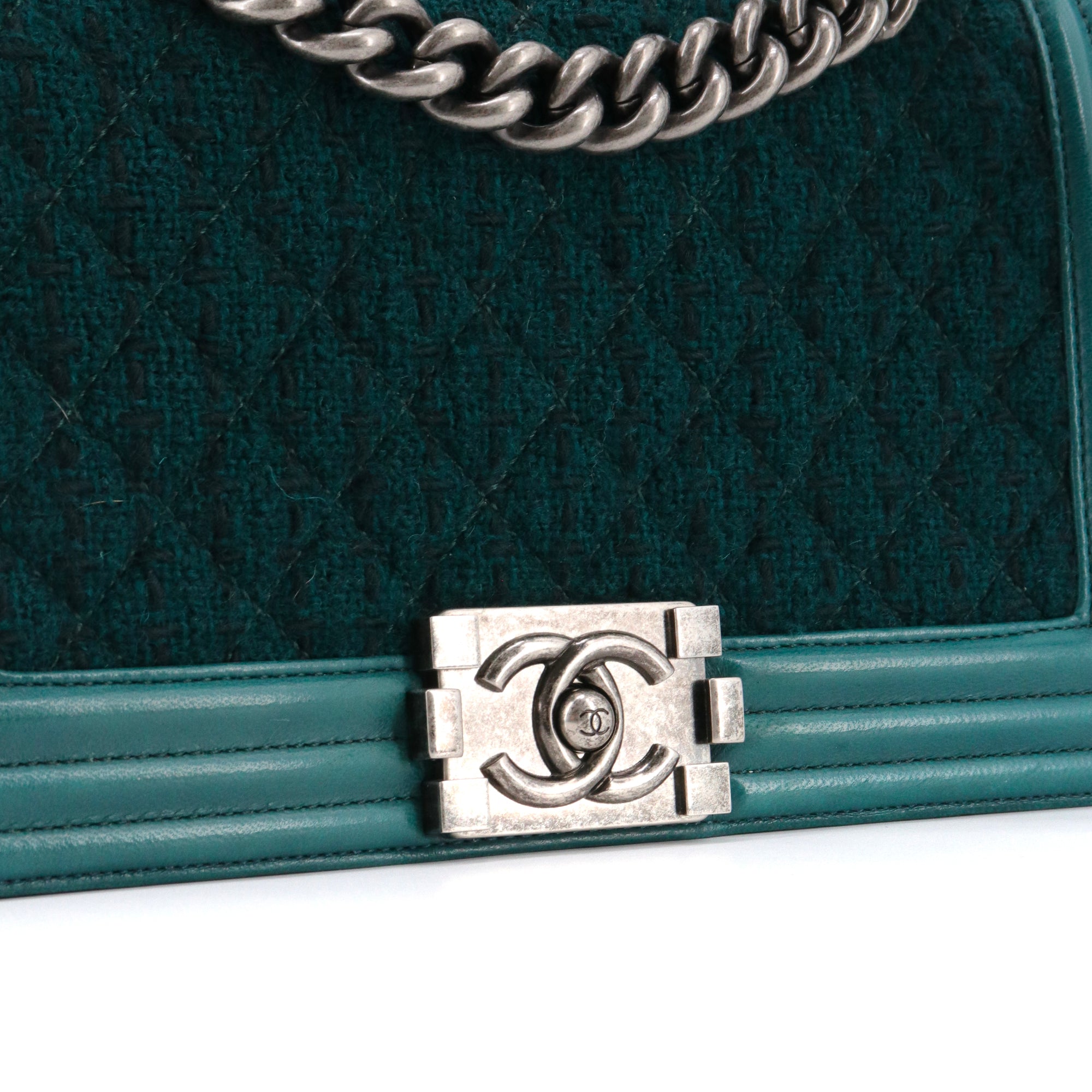 CHANEL - Sac à bandoulière Boy Chanel en tweed et cuir bleu canard