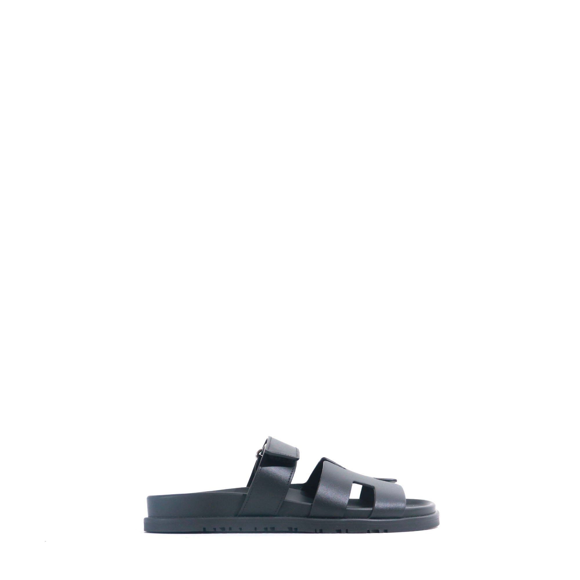 HERMÈS - Chypre sandals in black smooth leather (T38)