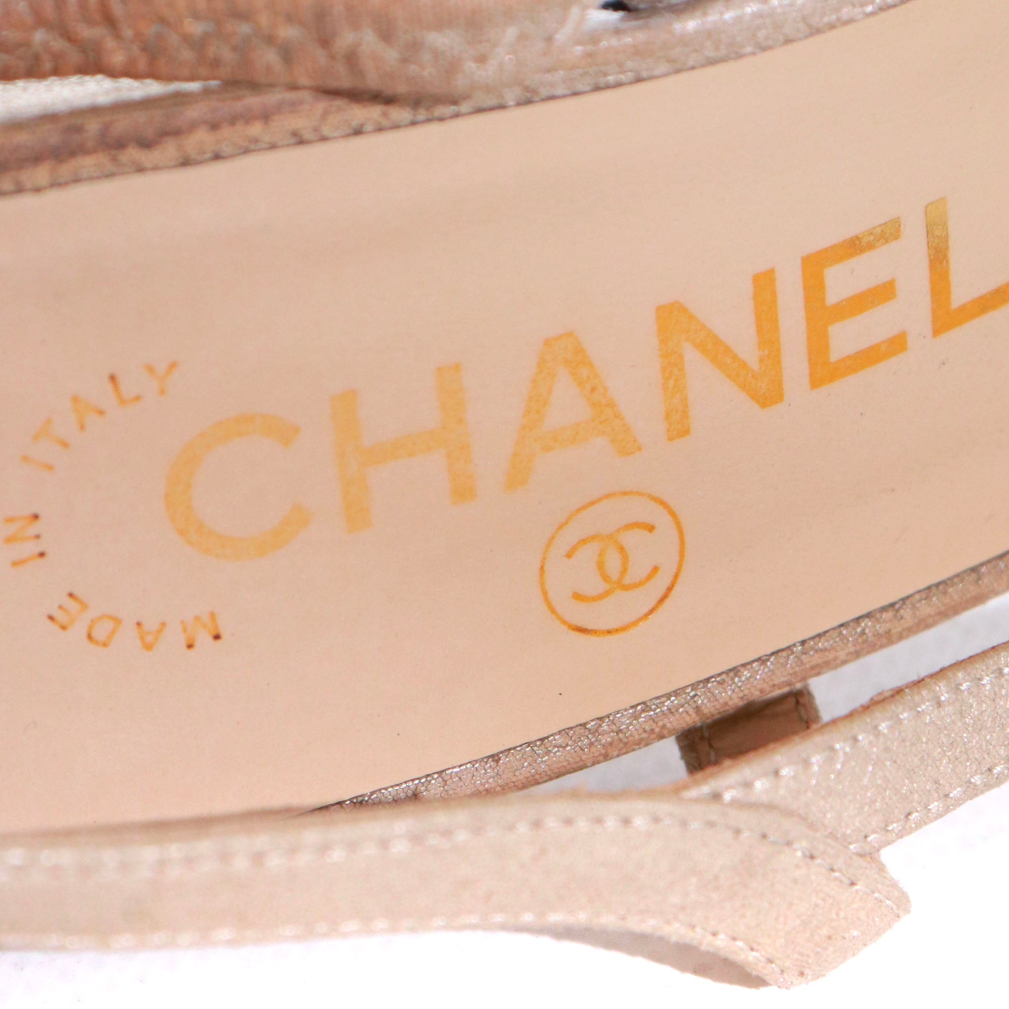 CHANEL - Sandales à talon Slingback Chanel en cuir doré (T37)