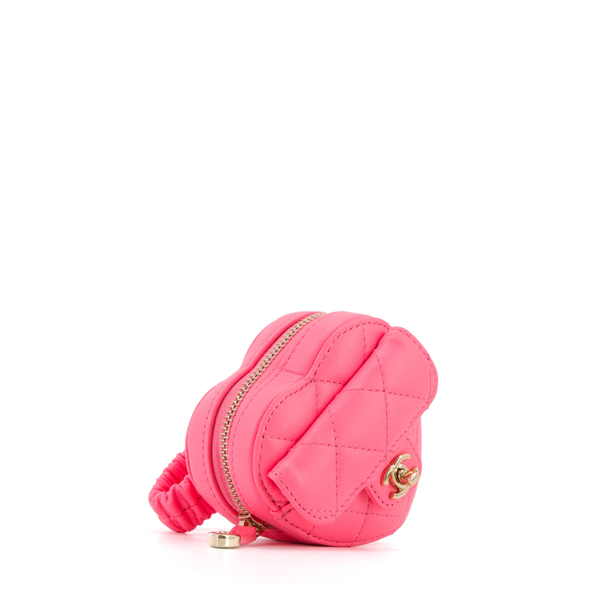 CHANEL - Porte monnaie Cœur In Love Chanel en cuir matelassé rose avec élastique