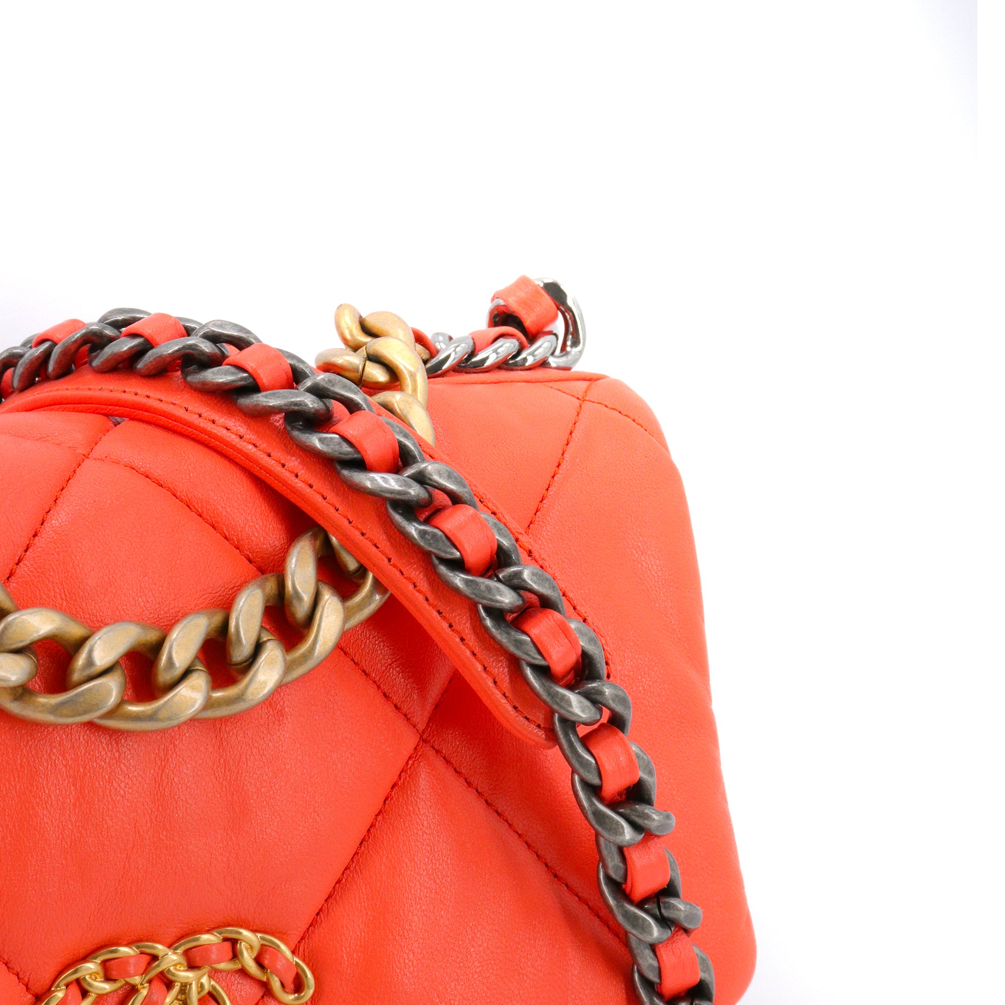CHANEL - Sac à bandoulière 19 Chanel en cuir orange
