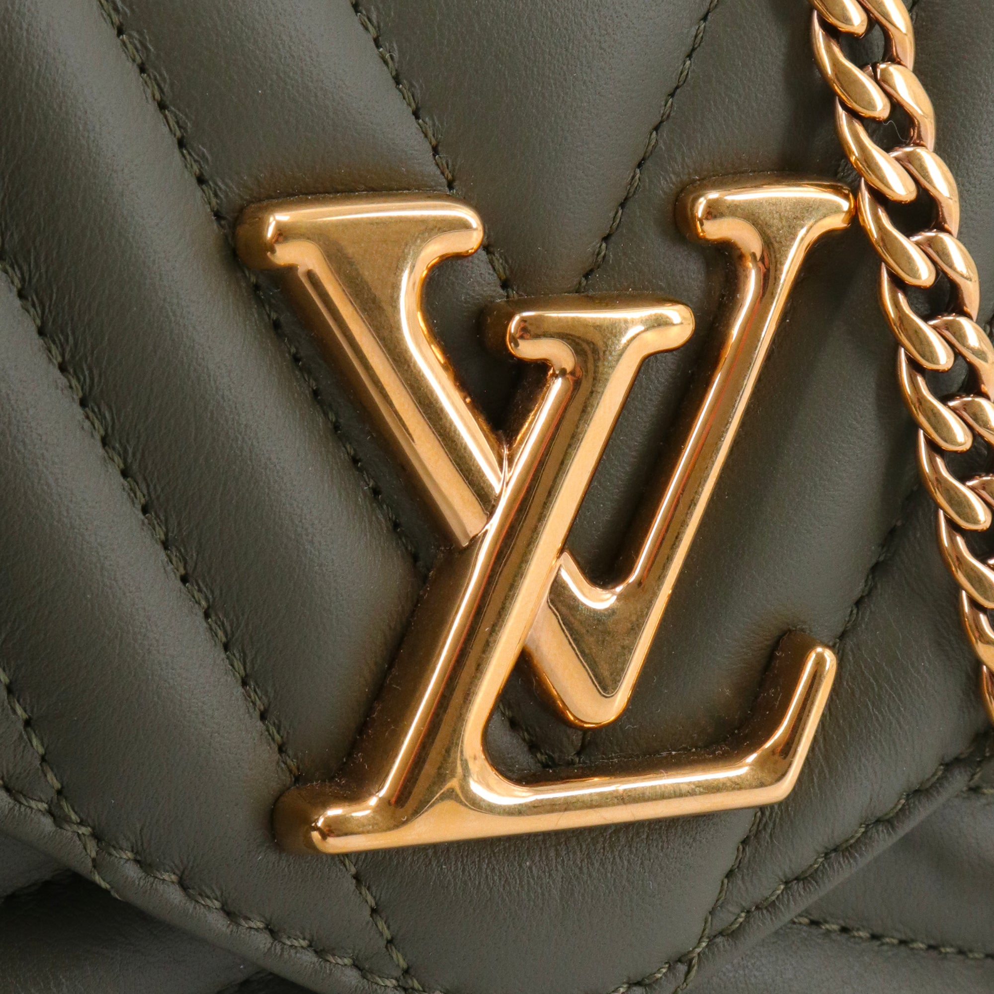 LOUIS VUITTON - Louis Vuitton New Wave Multi-pocket shoulder bag in khaki leather