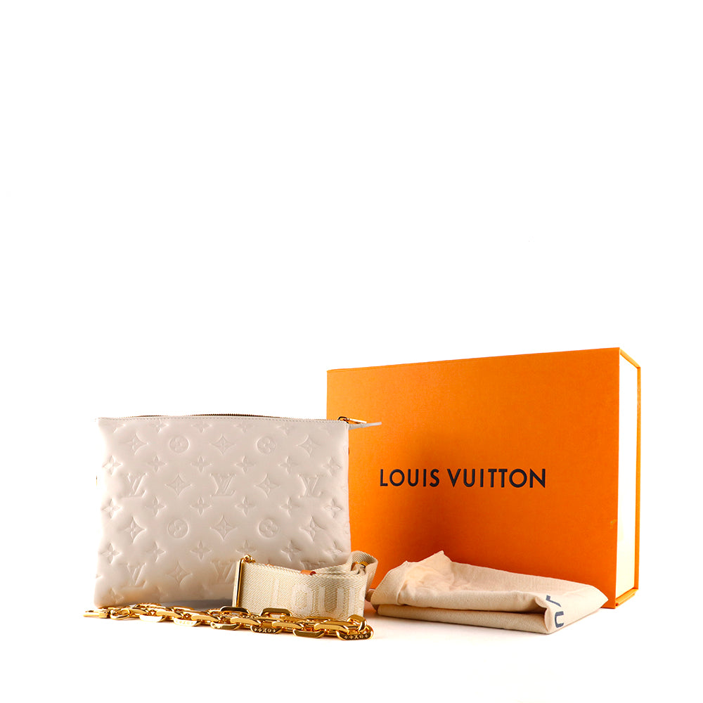 LOUIS VUITTON - Sac à bandoulière Coussin PM en cuir matelassé blanc