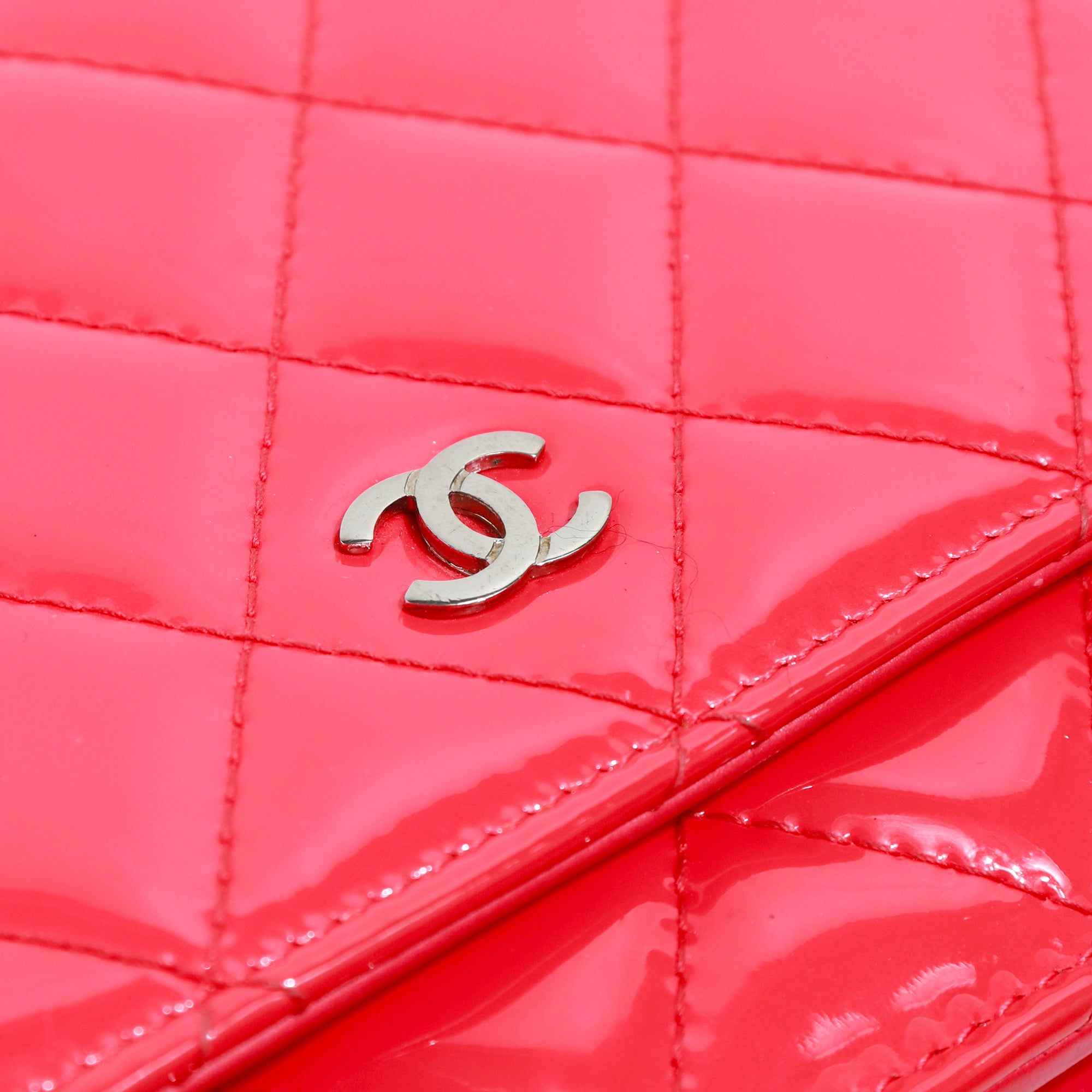 CHANEL - Timeless Wallet On Chain bag in bright pink patent leather