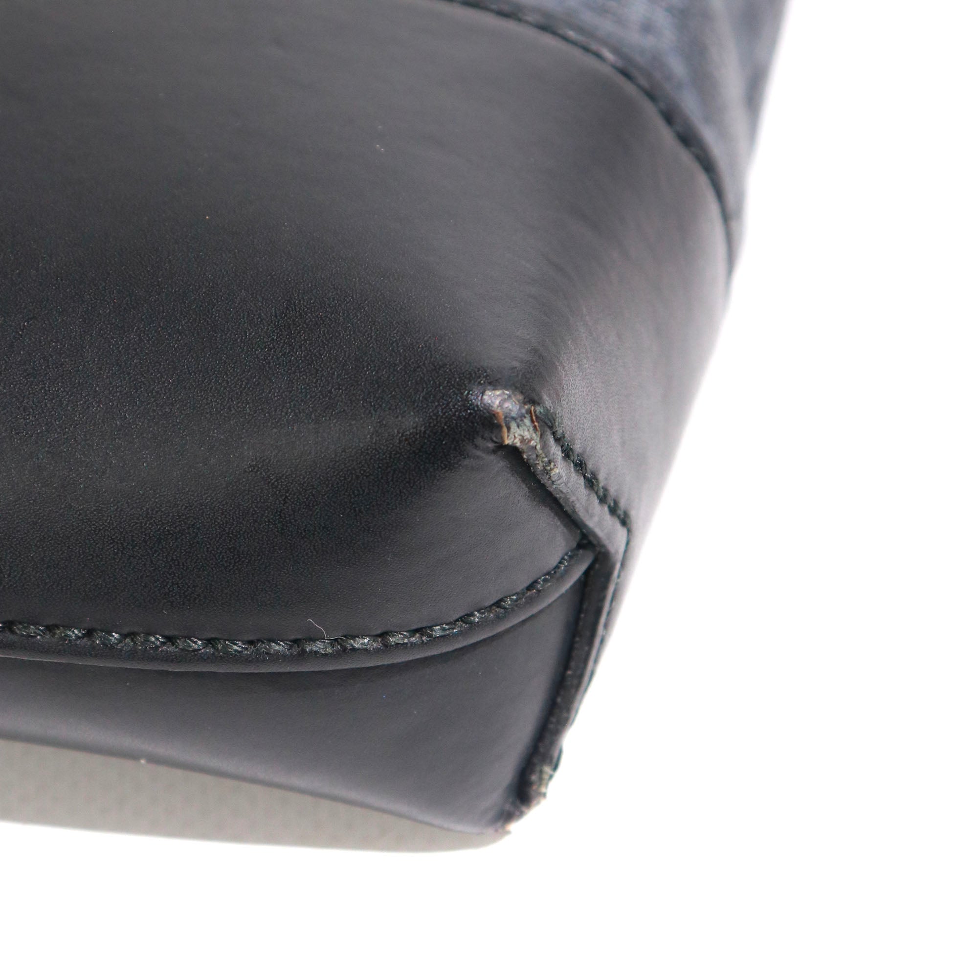 GUCCI - Gucci GG Supreme shoulder bag in coated canvas and black leather