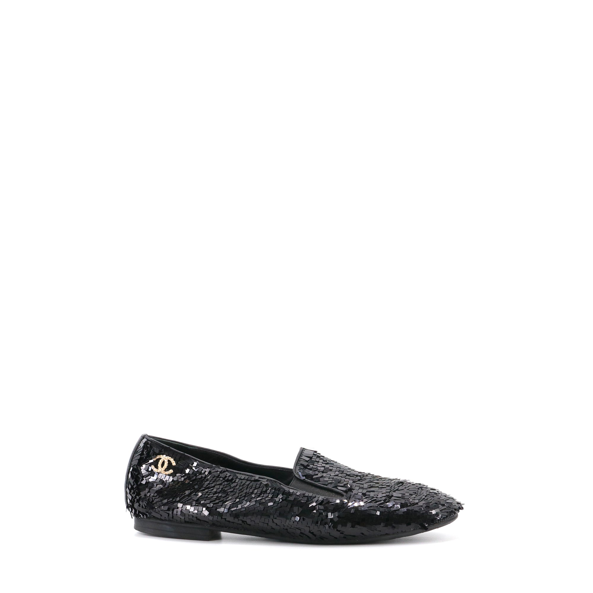 CHANEL - Mocassins Chanel ornées de sequins noirs (T38.5)