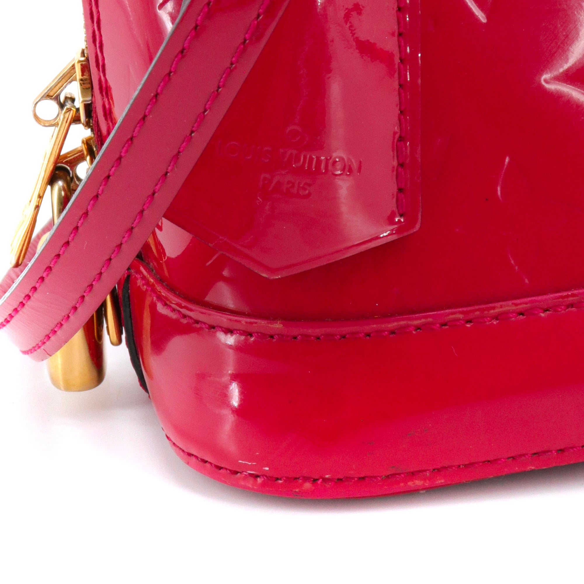 LOUIS VUITTON - Sac à bandoulière Alma BB Louis Vuitton en cuir verni rouge framboise