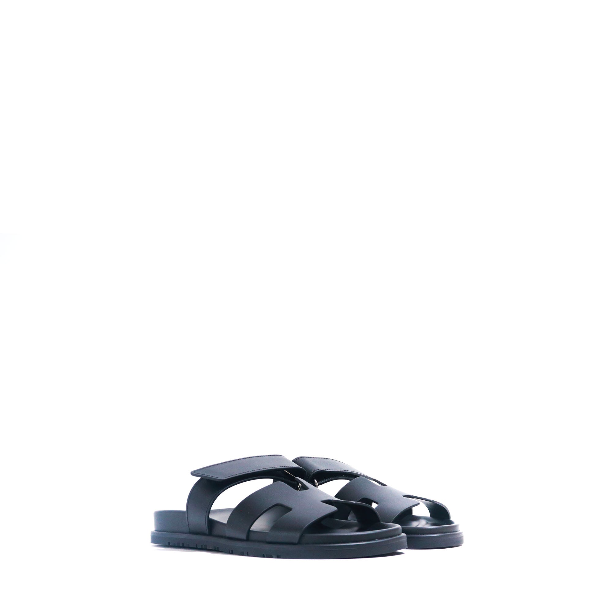 HERMÈS - Chypre sandals in black smooth leather (T38)