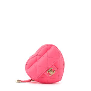 CHANEL - Chanel Heart In Love purse in pink quilted leather with elastic