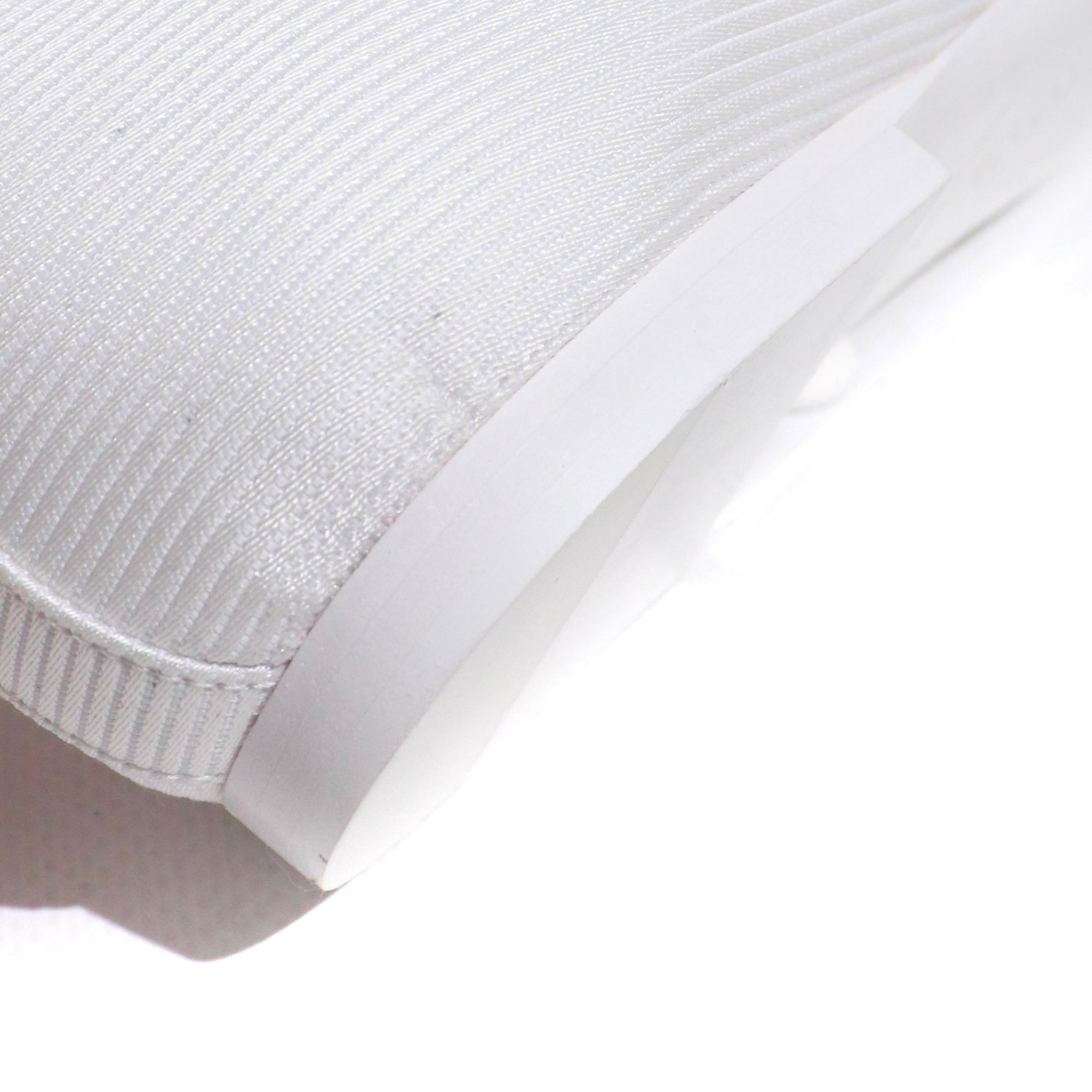 CHANEL - Ballerines Mary Janes en toile blanche (T38)