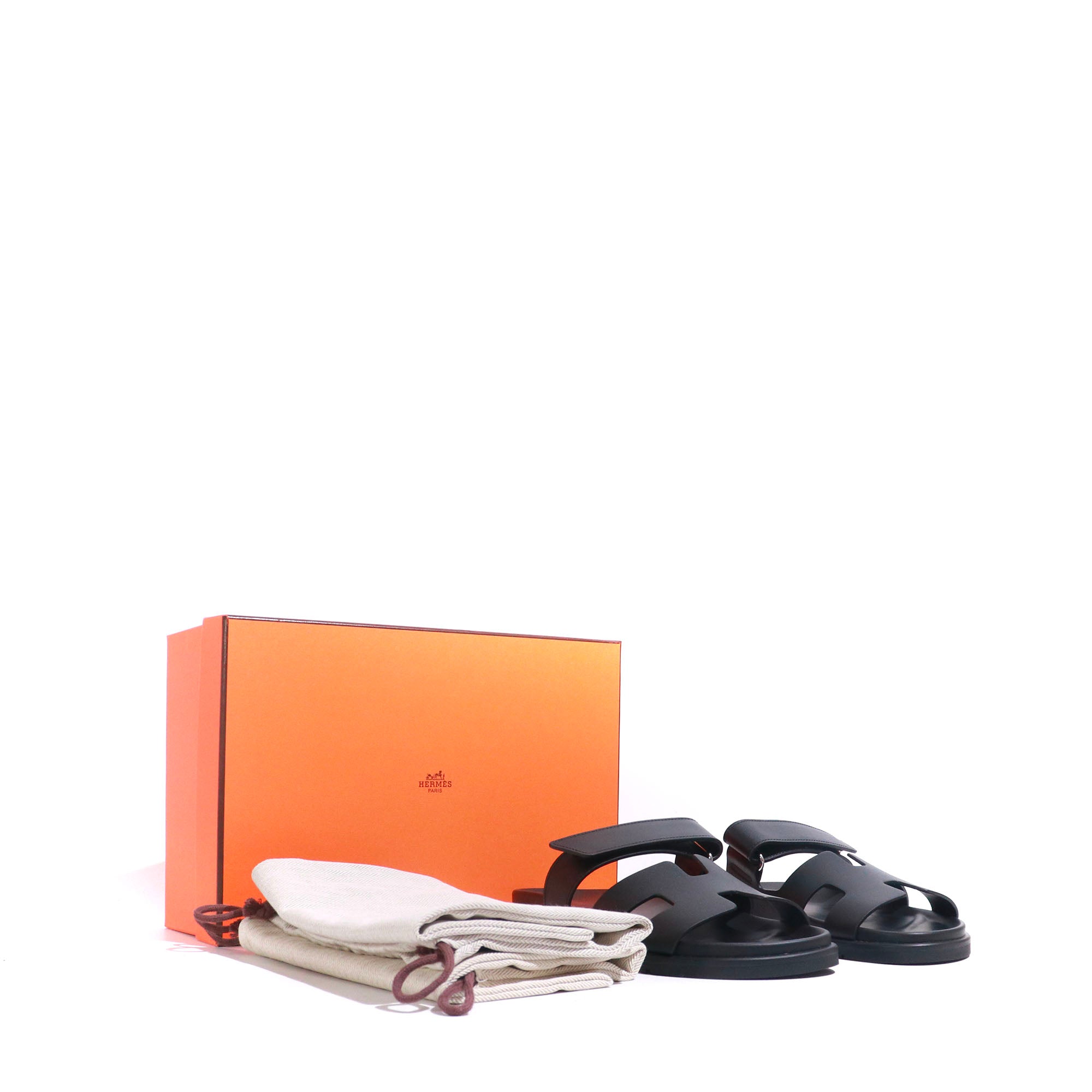 HERMÈS - Chypre sandals in black smooth leather (T38)