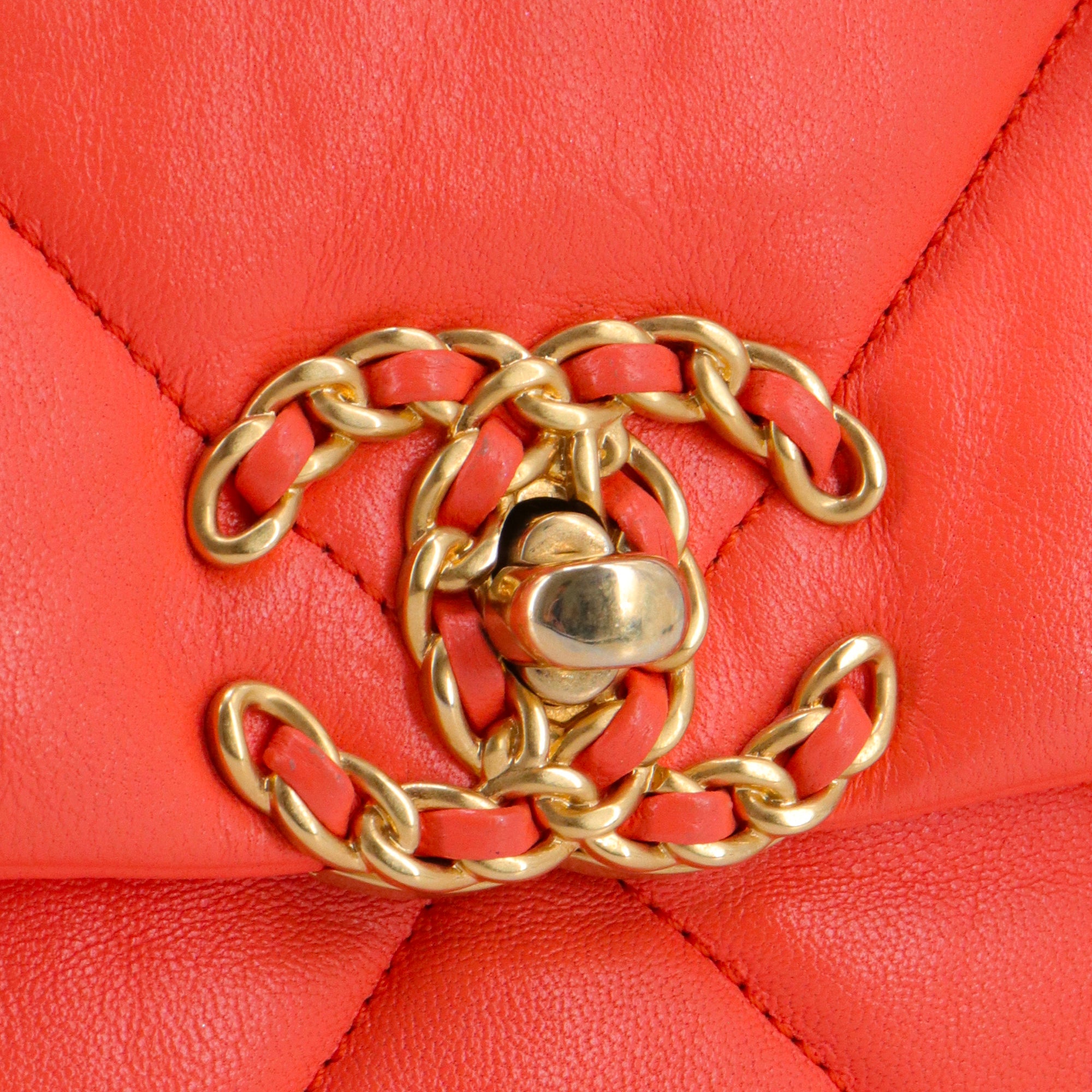 CHANEL - Sac à bandoulière 19 Chanel en cuir orange
