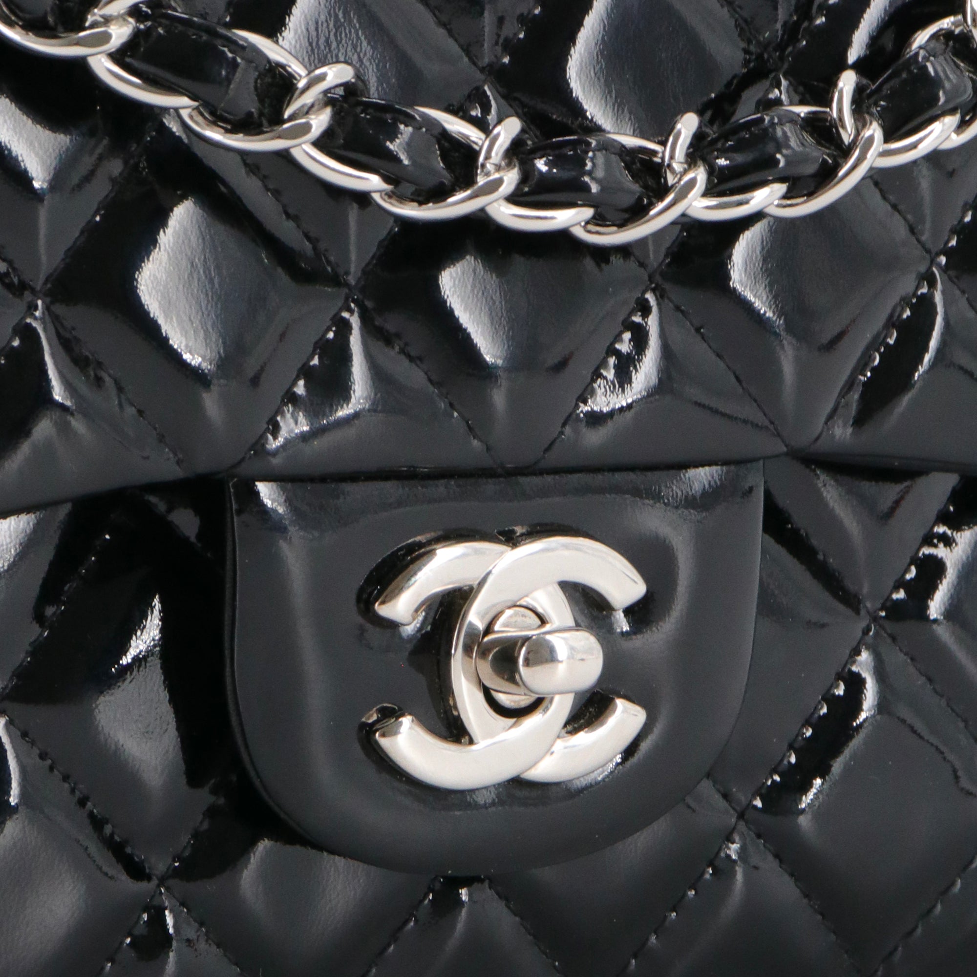 CHANEL - Sac à main Classique/Timeless 11.12 Chanel en cuir verni noir