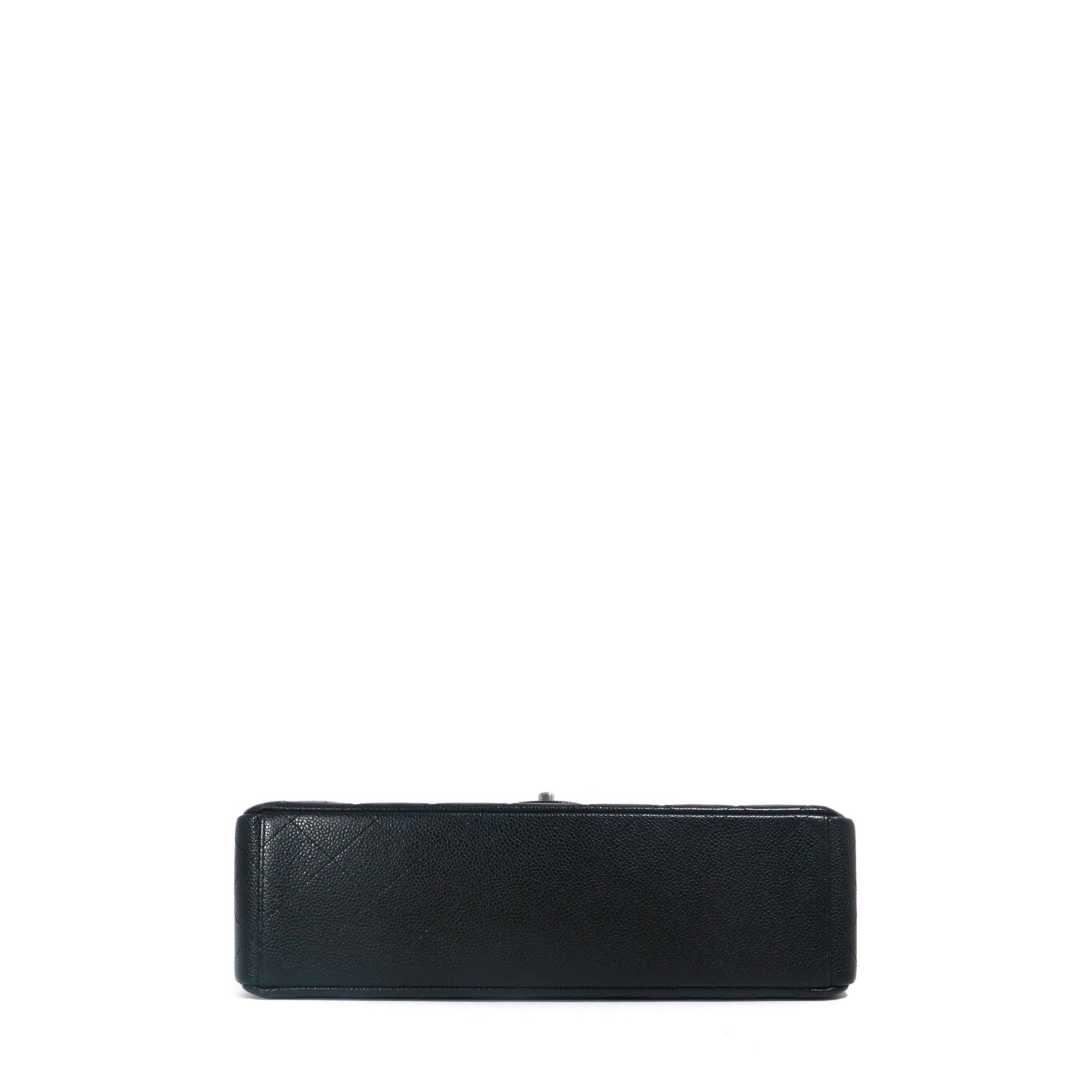 CHANEL - Sac à bandoulière Timeless Maxi Jumbo double flap en cuir caviar noir