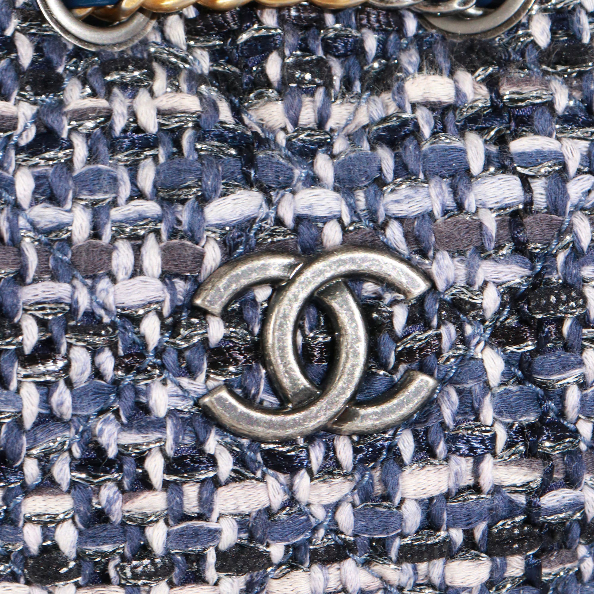 CHANEL - Sac à dos Gabrielle Chanel en tweed bleu marine