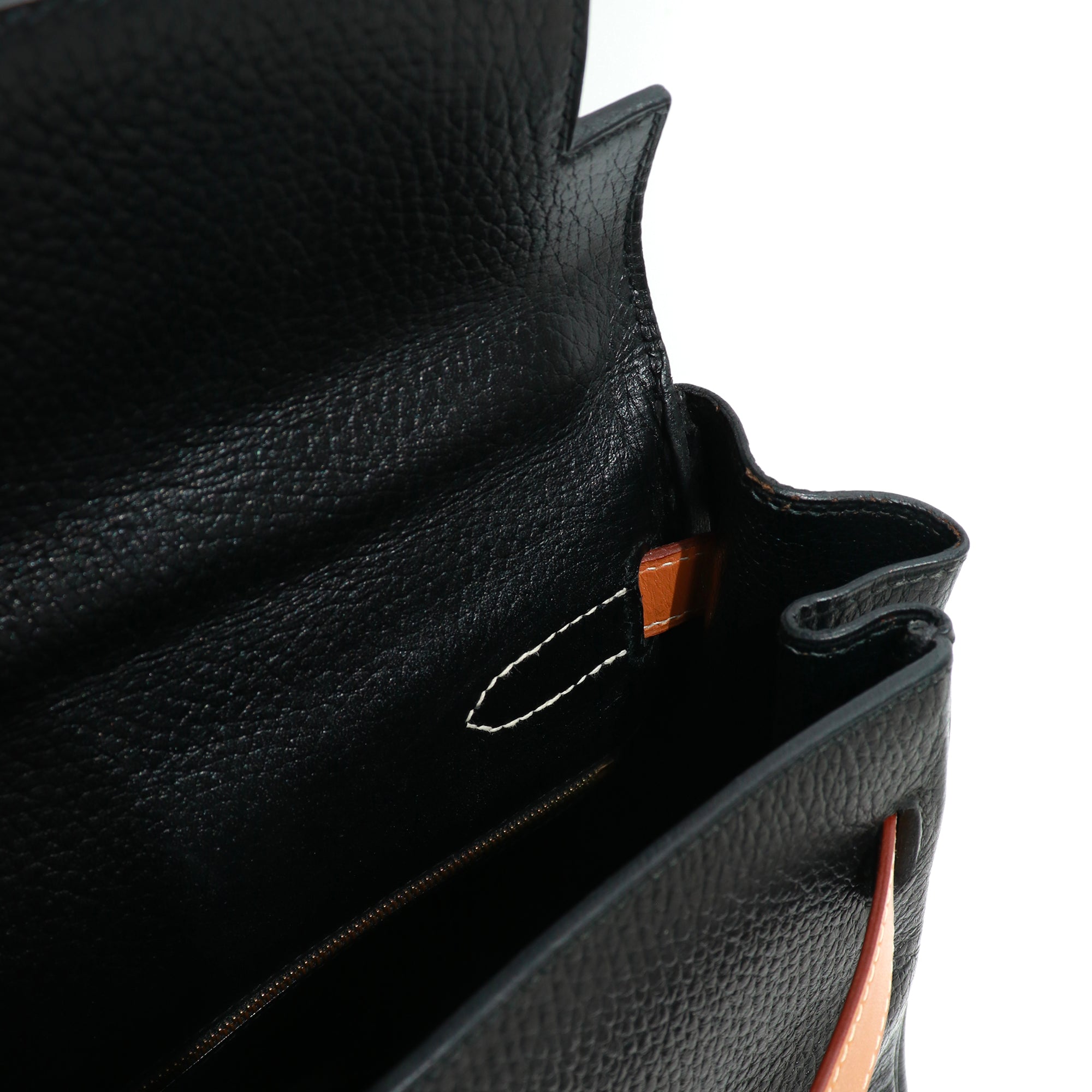 HERMÈS - Sac à main Kelly 35 en cuir togo bicolore noir et gold