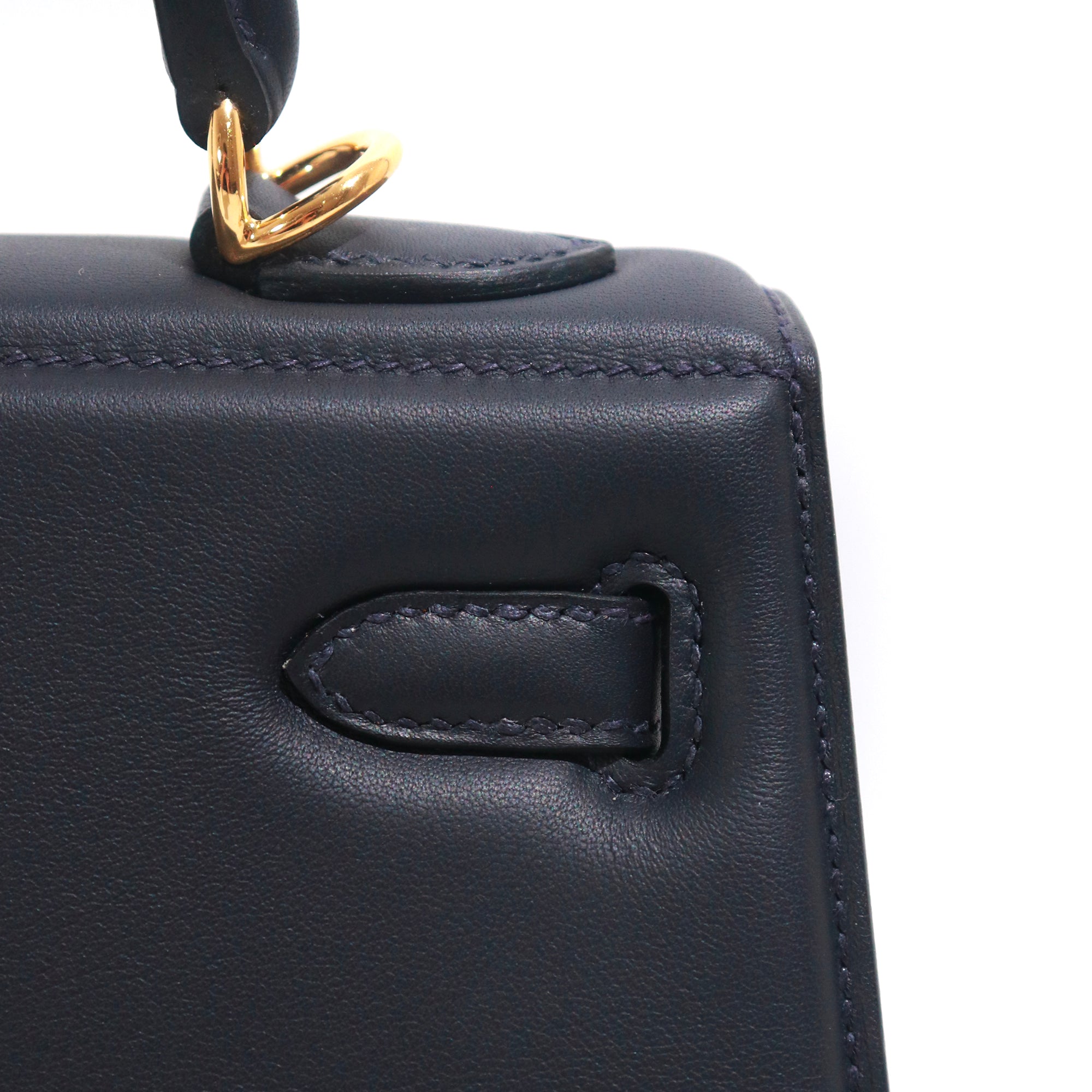 HERMÈS - Sac à main Kelly Padded 25 en cuir Swift Caban bleu marine