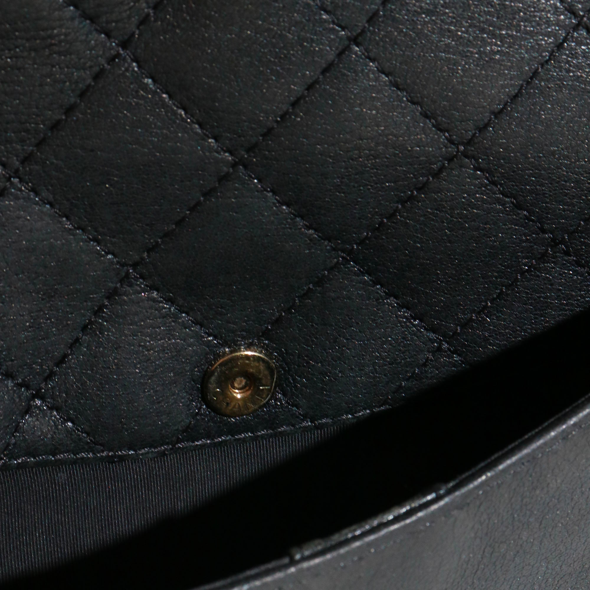 CHANEL - Coco Curve Flap Messenger shoulder bag in black quilted leather