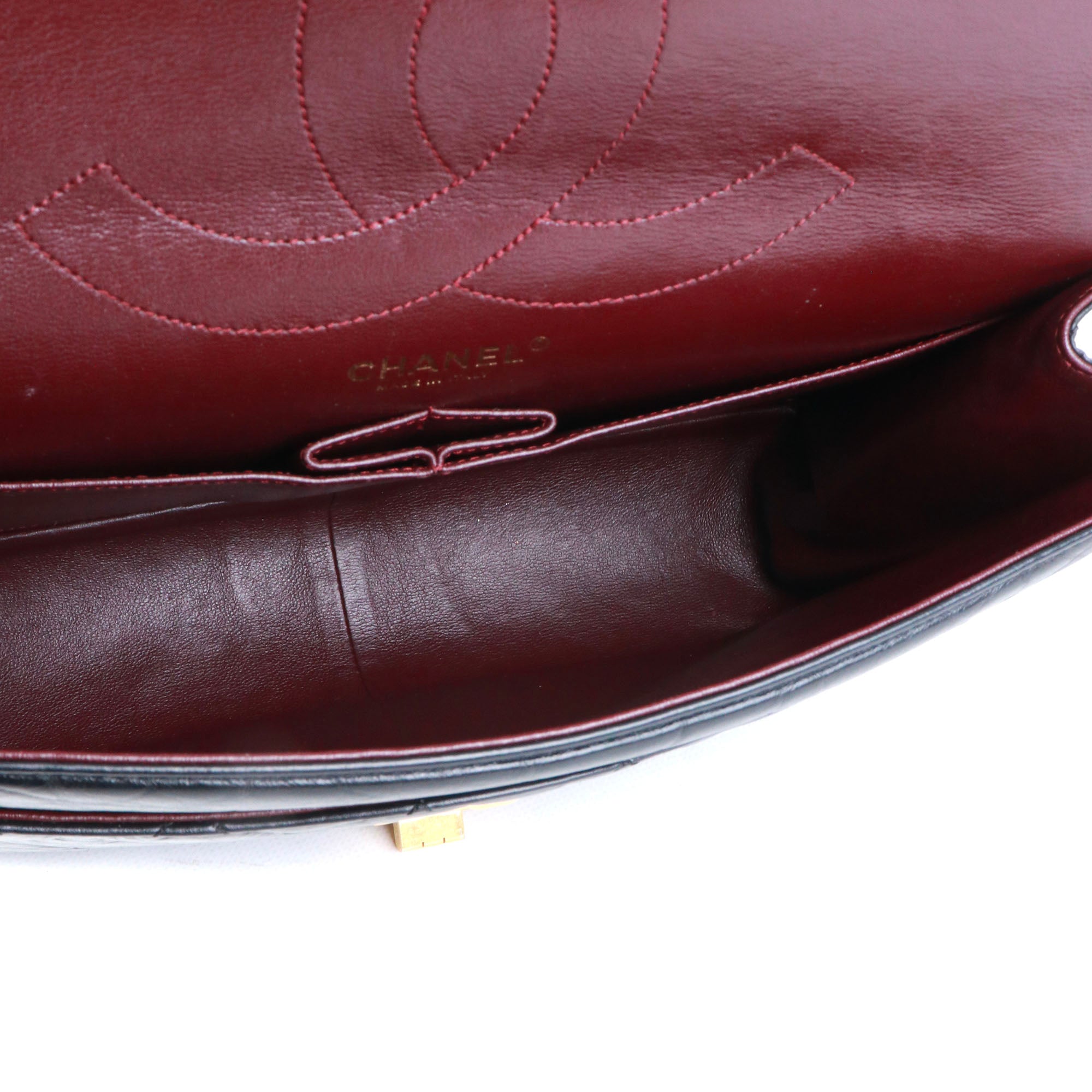 CHANEL - Sac à bandoulière 2.55 Chanel large en cuir matelassé noir