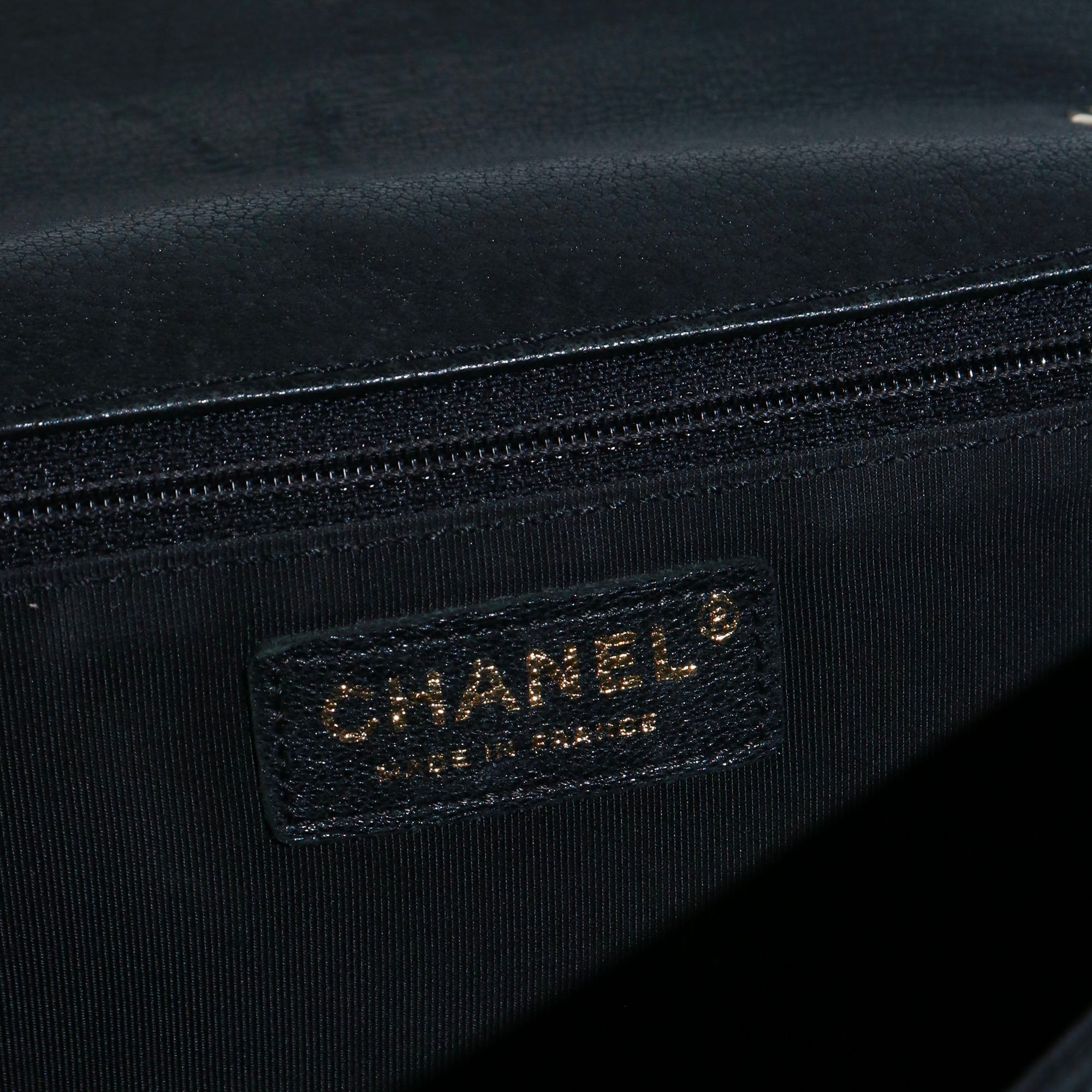 CHANEL - Coco Curve Flap Messenger shoulder bag in black quilted leather