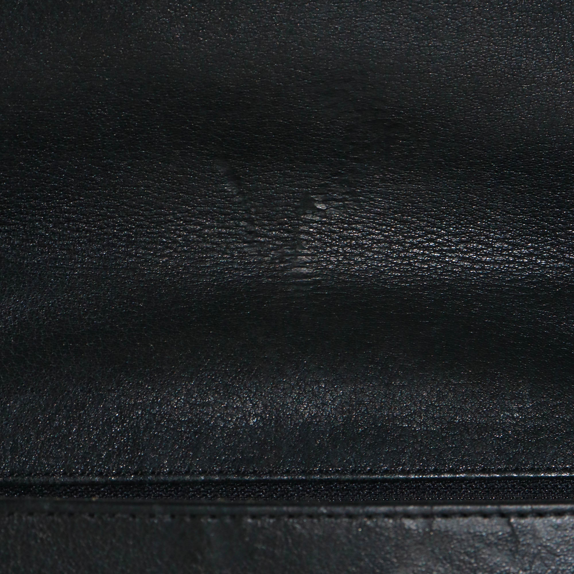 CHANEL - Coco Curve Flap Messenger shoulder bag in black quilted leather