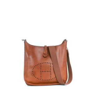 HERMÈS - Sac à bandoulière Evelyne Hermès en cuir barenia gold vintage