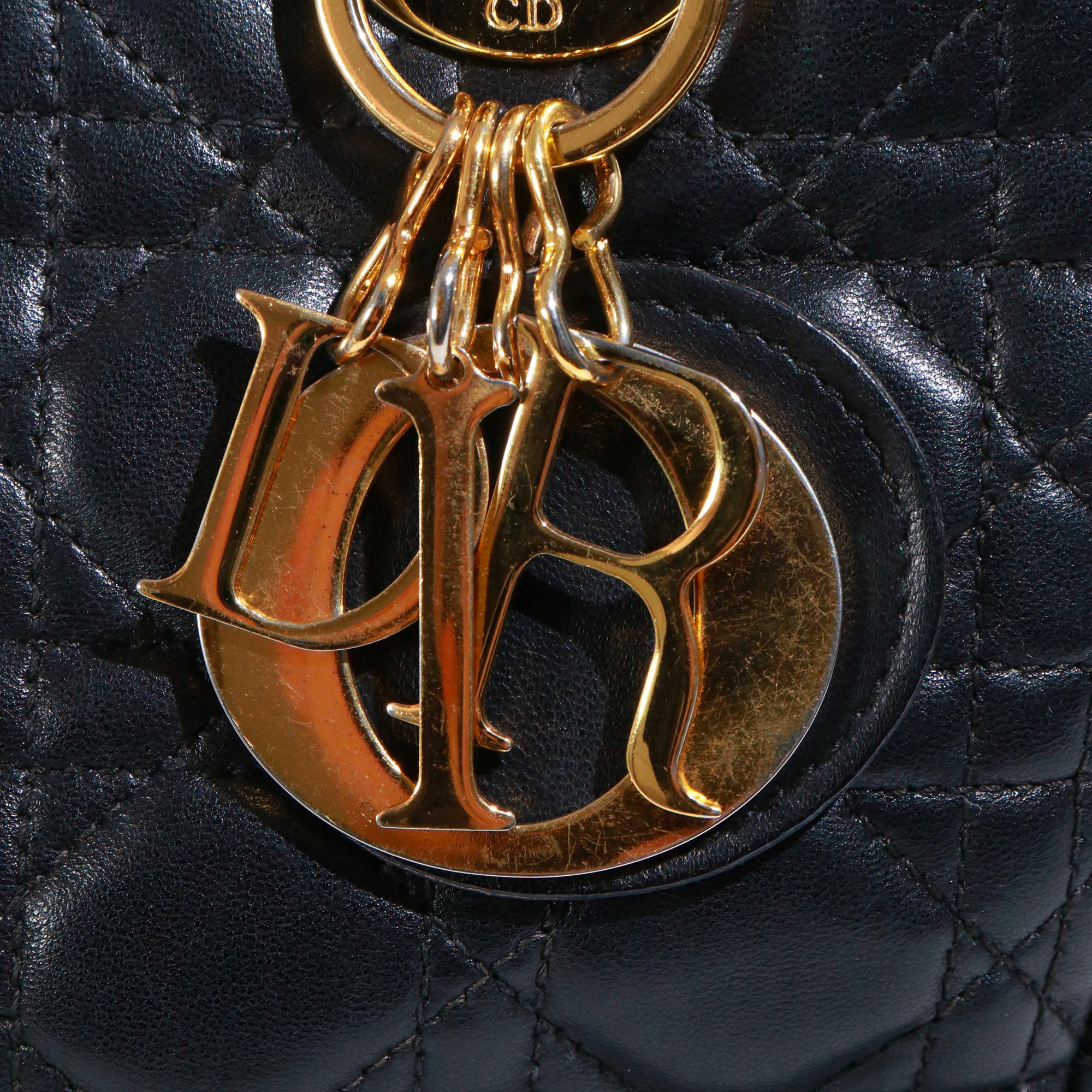 DIOR - Sac à main Lady Dior medium en cuir noir vintage