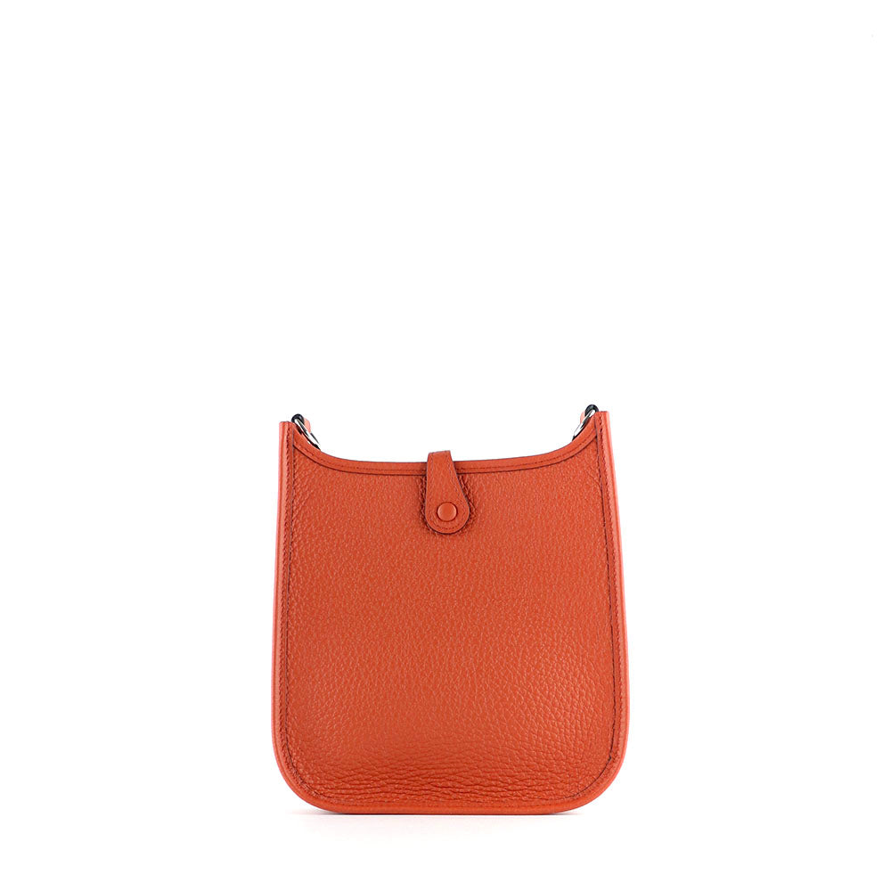 HERMÈS - Sac à bandoulière Evelyne mini en cuir Clémence orange doux