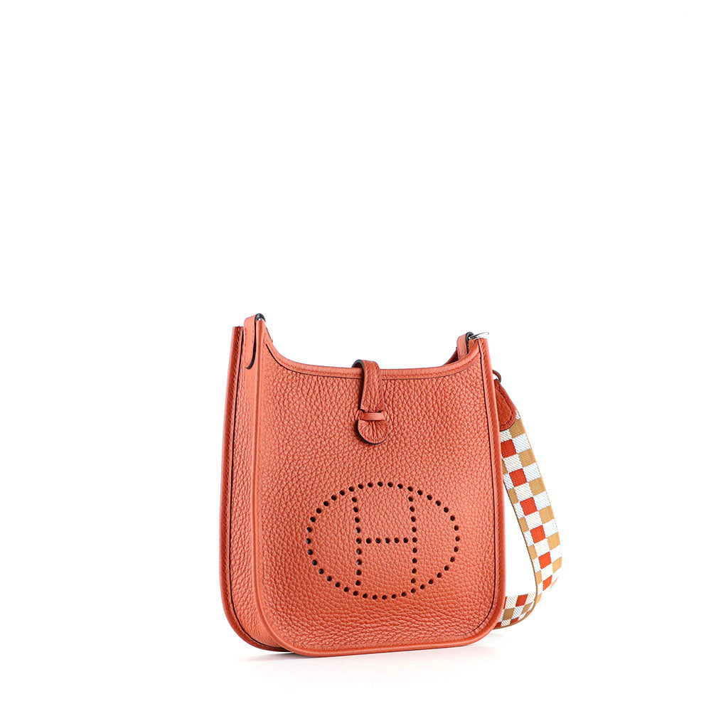 HERMÈS - Sac à bandoulière Evelyne mini en cuir Clémence orange doux