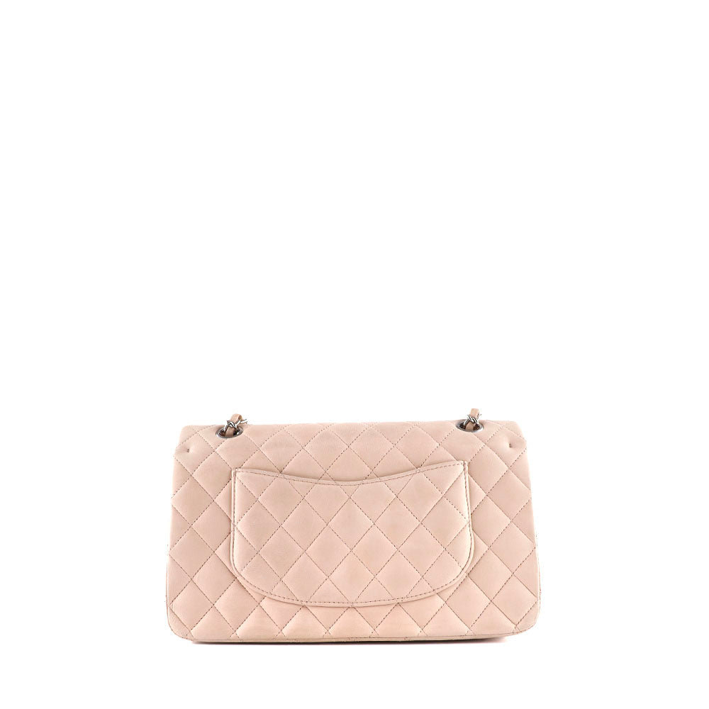 CHANEL - Sac à main Timeless 25 double flap en cuir matelassé beige