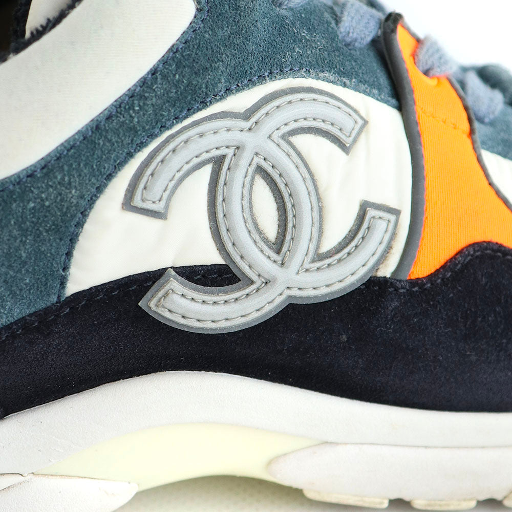 CHANEL - Baskets CC en toile et daim (T38)