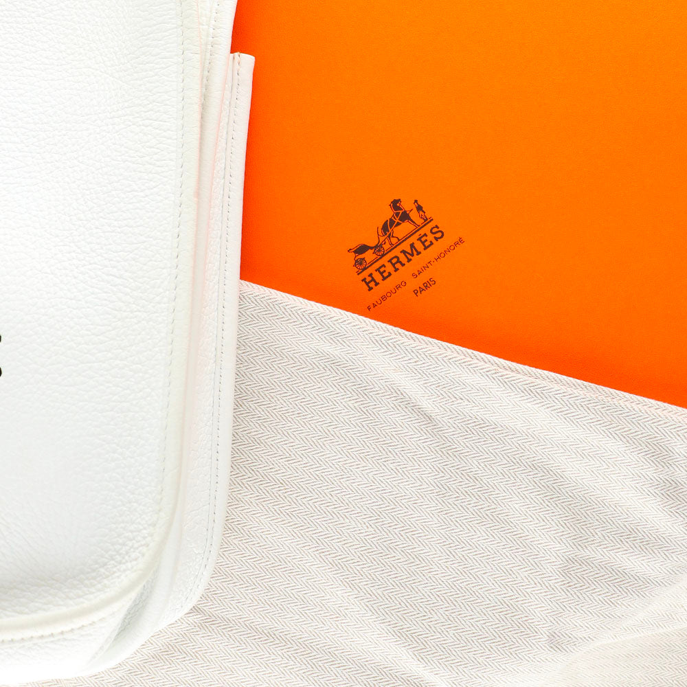 HERMÈS - Sac à bandoulière Evelyne 29 cuir Clémence blanc