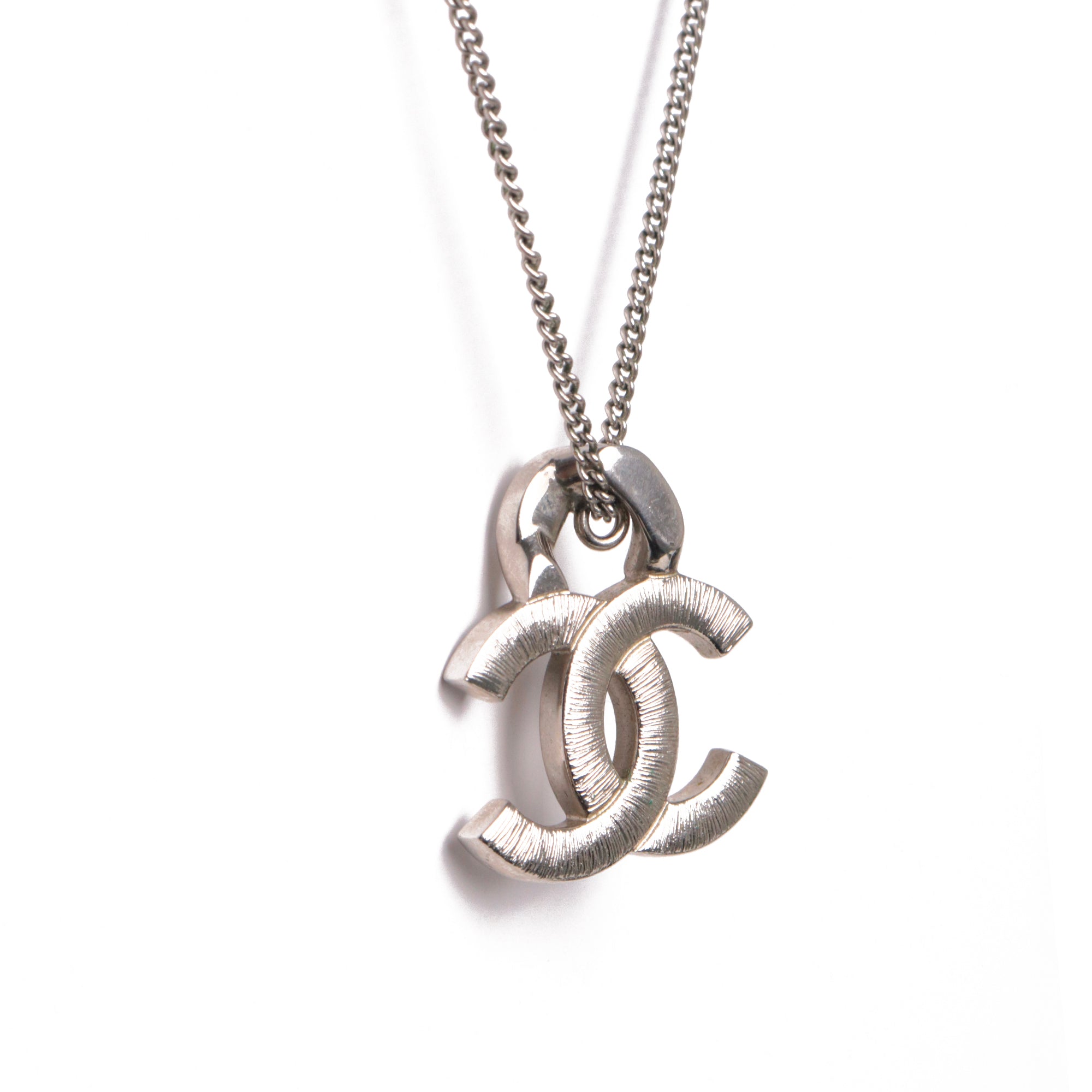 CHANEL - Large quilted chain necklace