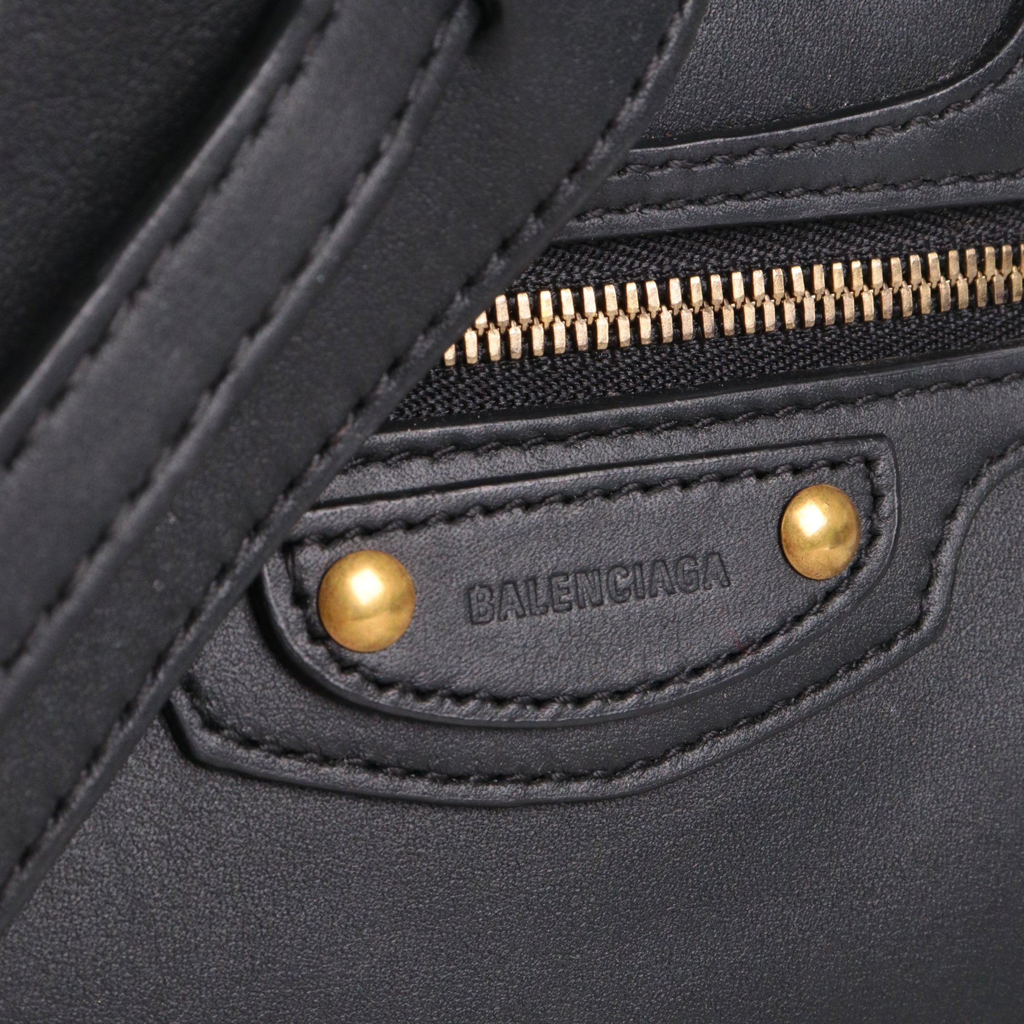 BALENCIAGA - Neo Classic nano shoulder bag in black grained leather
