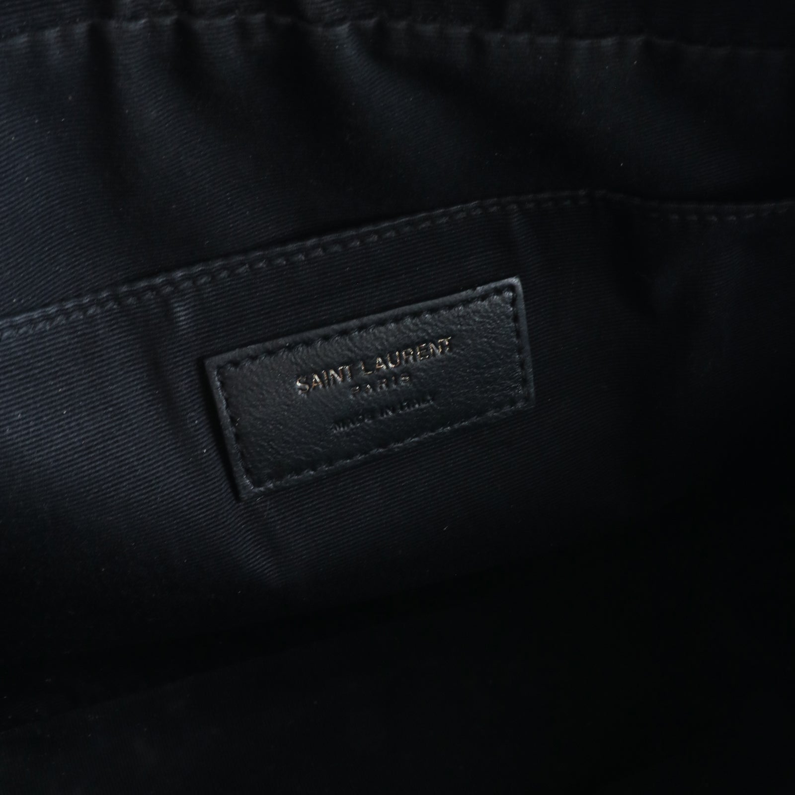 SAINT LAURENT - Sac à bandoulière Lou en cuir noir