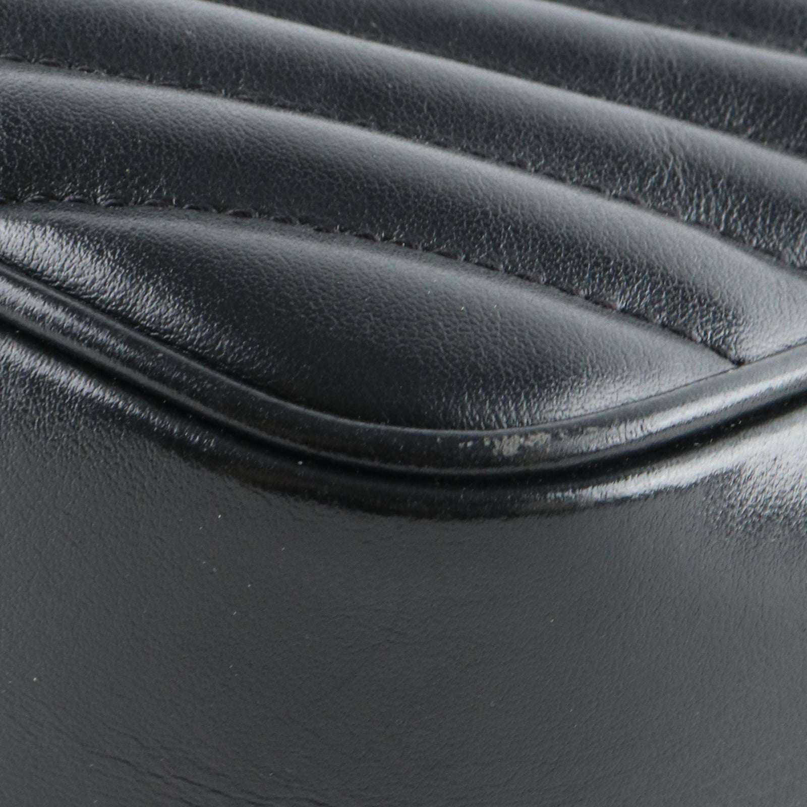 SAINT LAURENT - Sac à bandoulière Lou en cuir noir