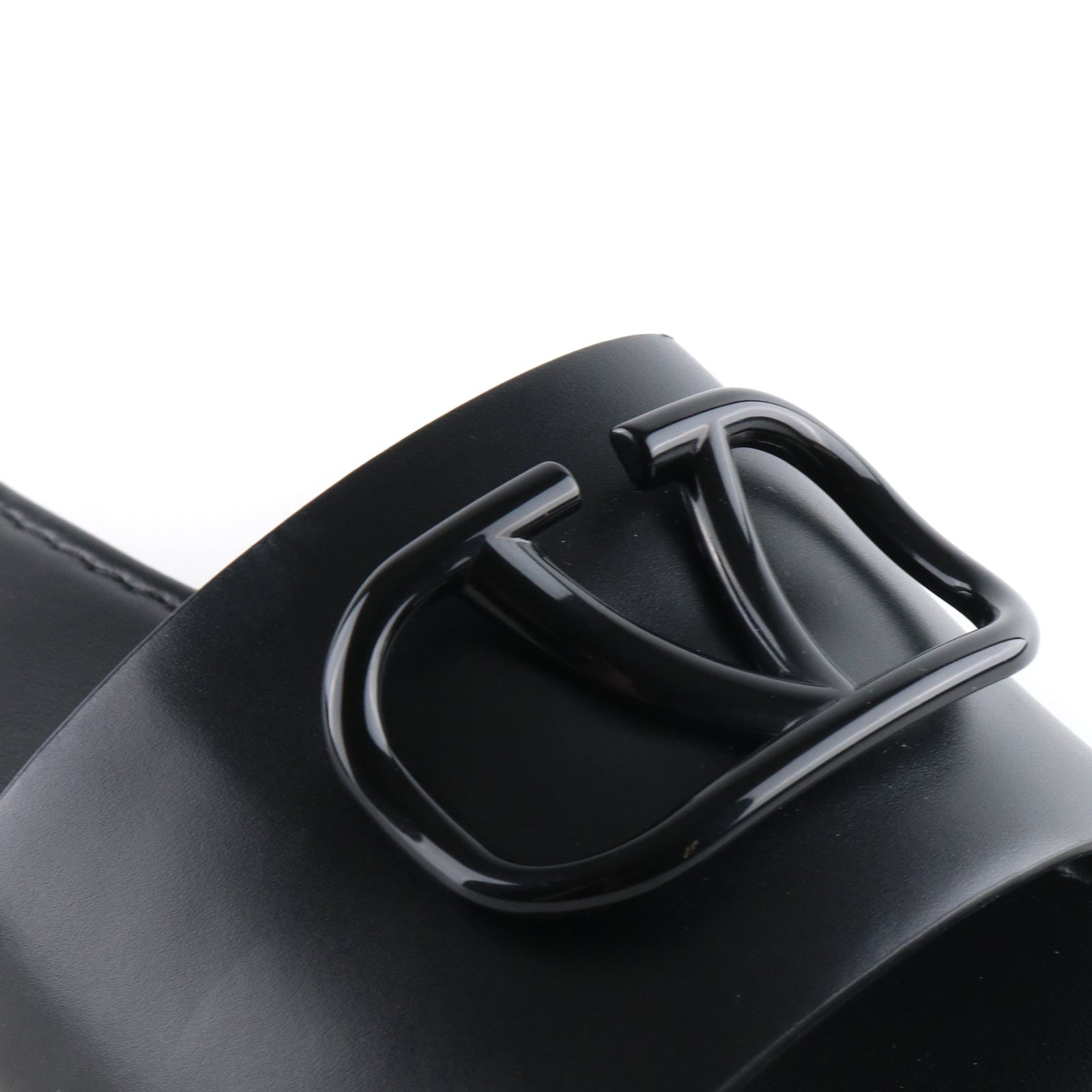 VALENTINO - Vlogo sandals in black leather (T38)