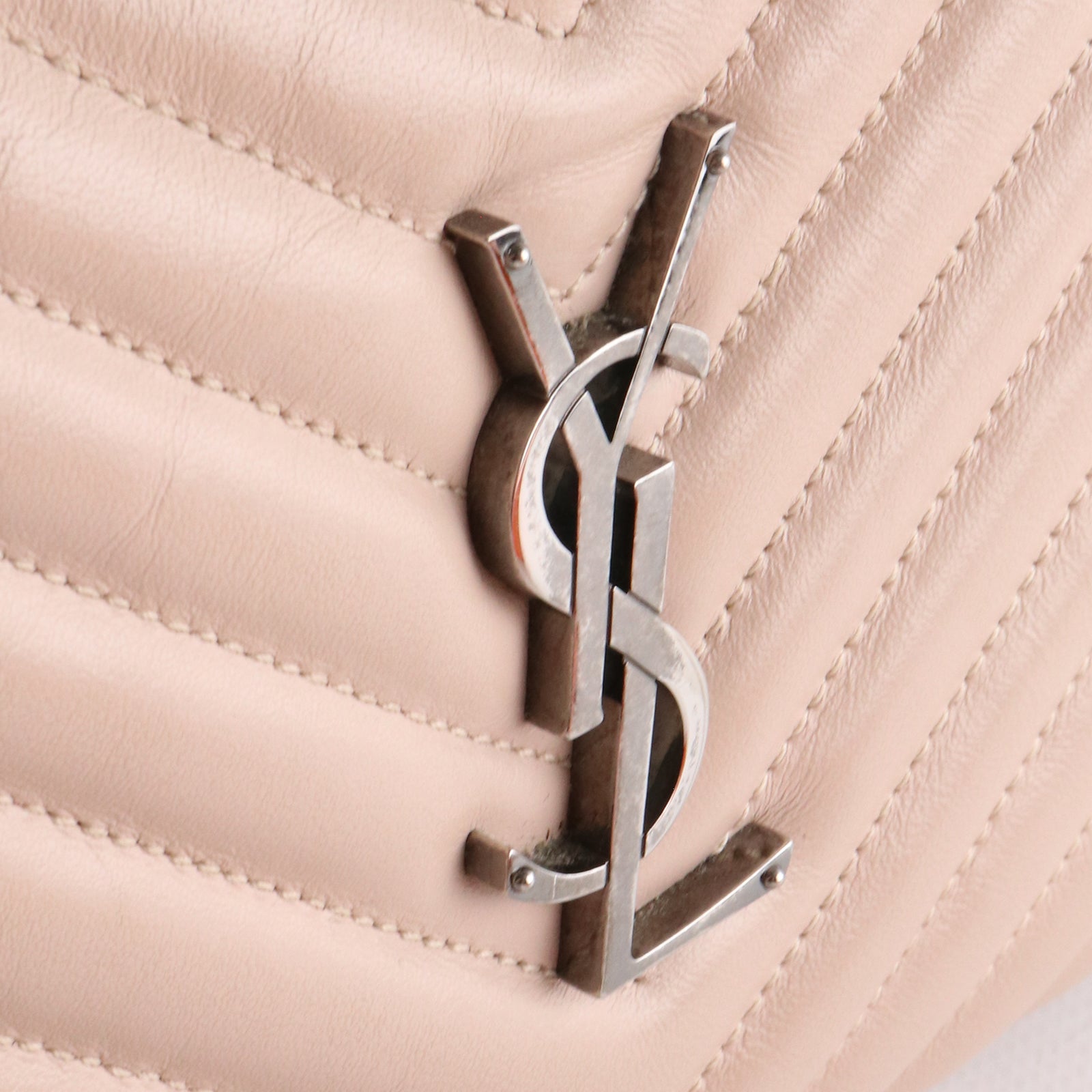 SAINT LAURENT - Sac à bandoulière Lou en cuir nude