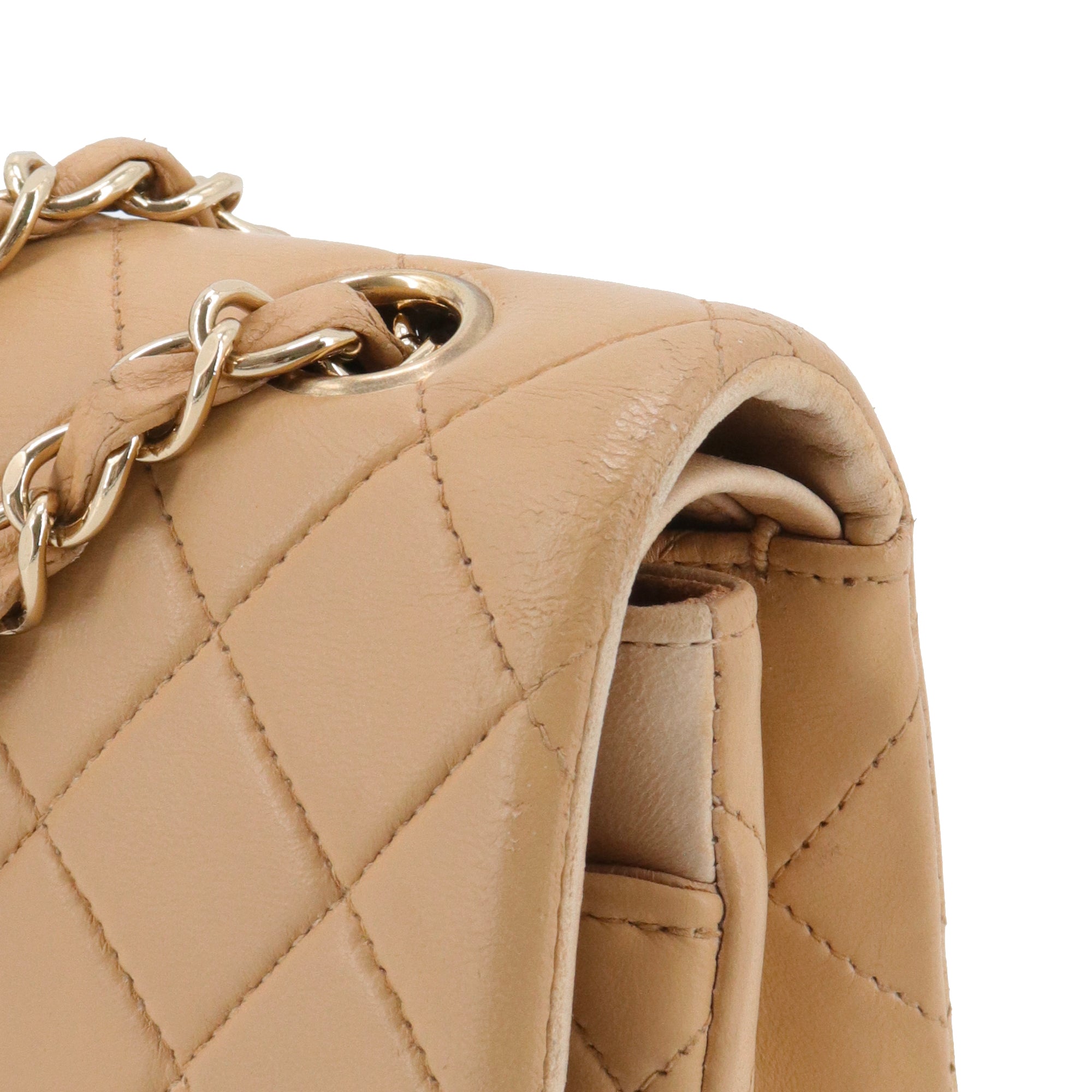 CHANEL - Sac à main Classique/Timeless small Chanel en cuir lisse beige vintage