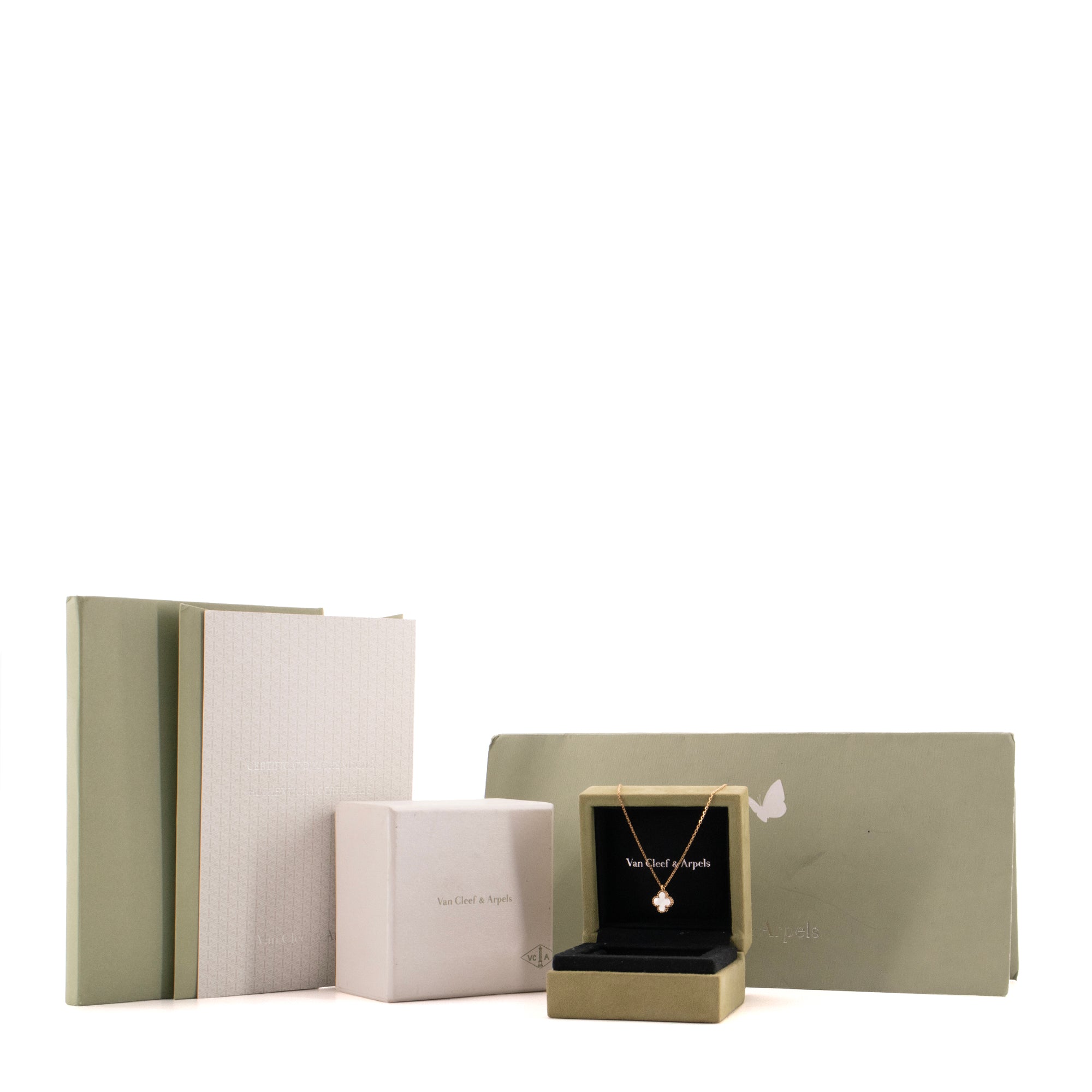 VAN CLEEF &amp; ARPELS - Van Cleef &amp; Arpels Sweet Alhambra pendant in yellow gold