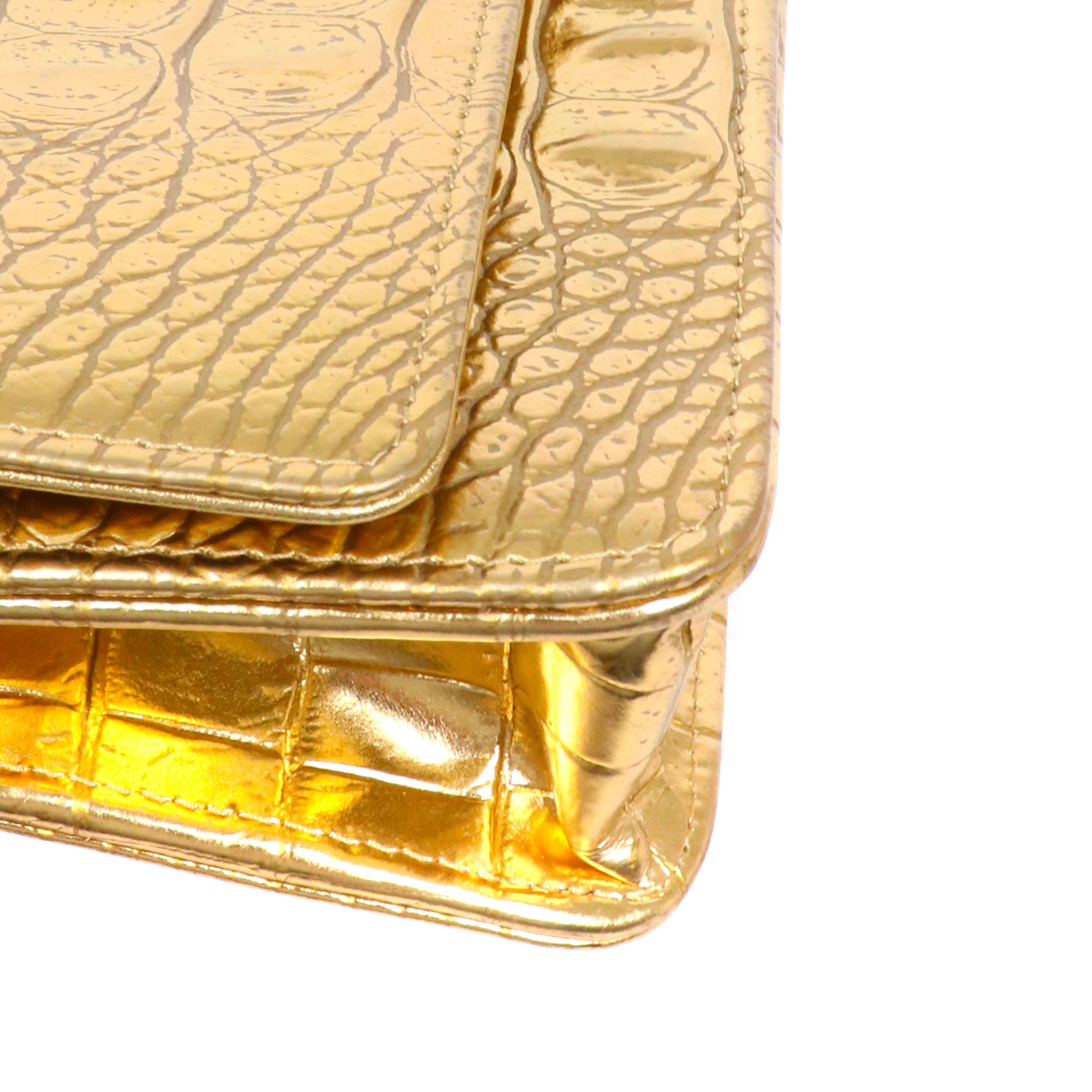 CHANEL - Sac Wallet On Chain Chanel en cuir embossé croco doré métallisé édition limitée