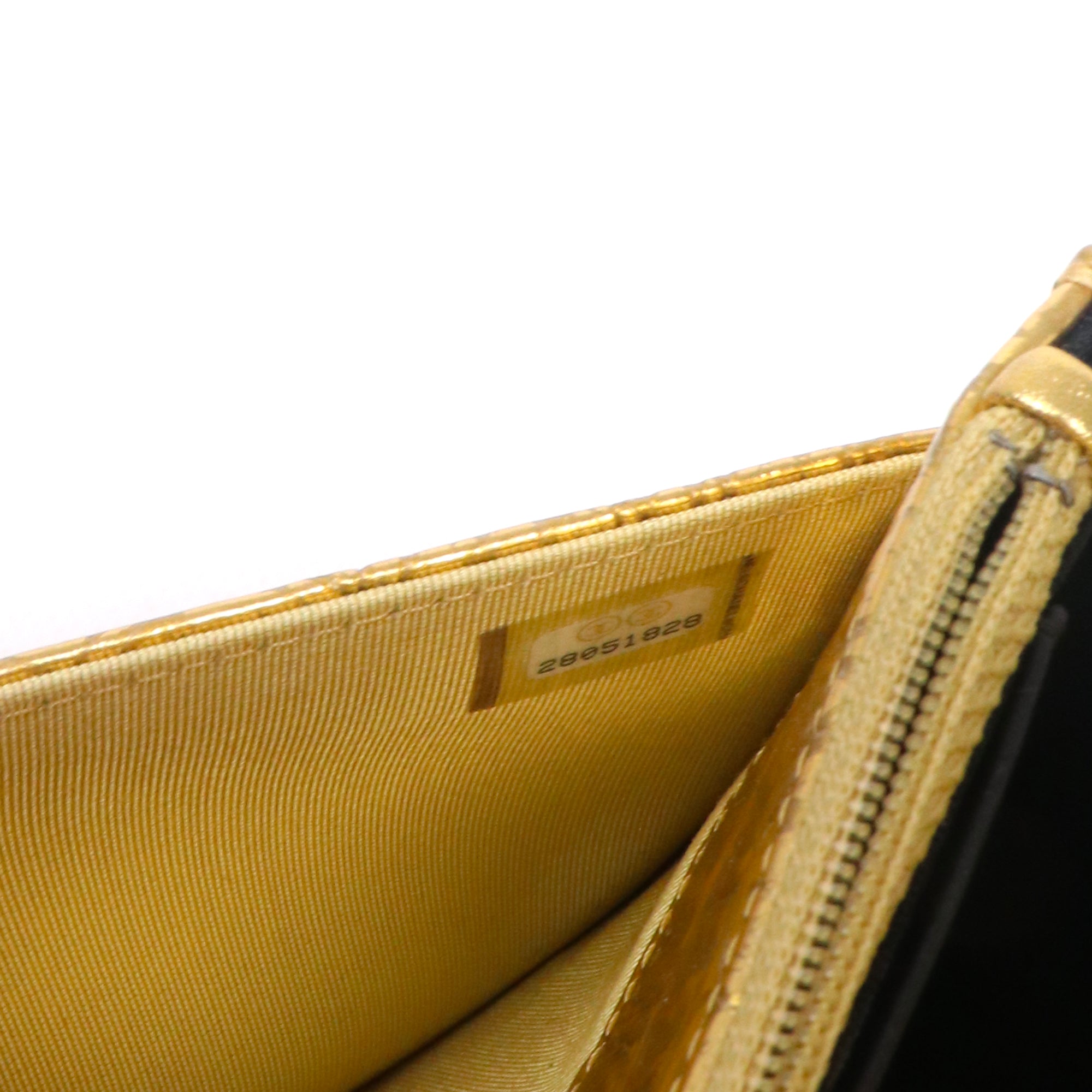 CHANEL - Sac Wallet On Chain Chanel en cuir embossé croco doré métallisé édition limitée