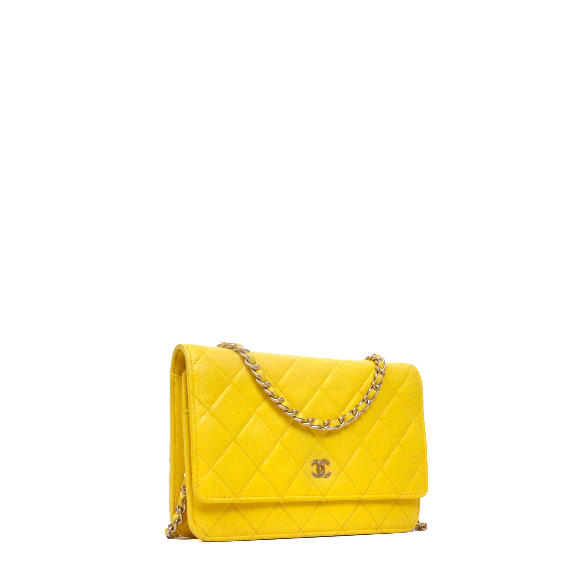 CHANEL - Sac Wallet On Chain Classique/Timeless Chanel en cuir matelassé jaune